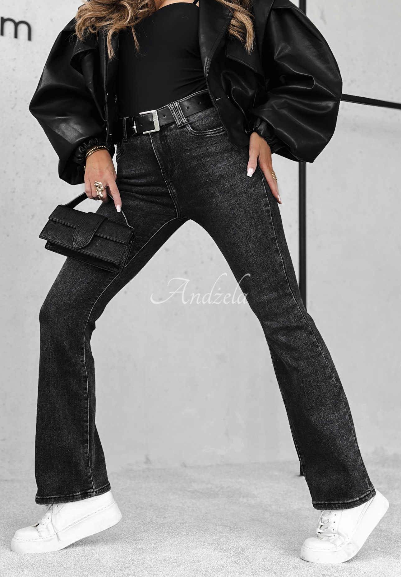 Ausgestellte Jeans mit Gürtel Just My Luck Dunkelgrau