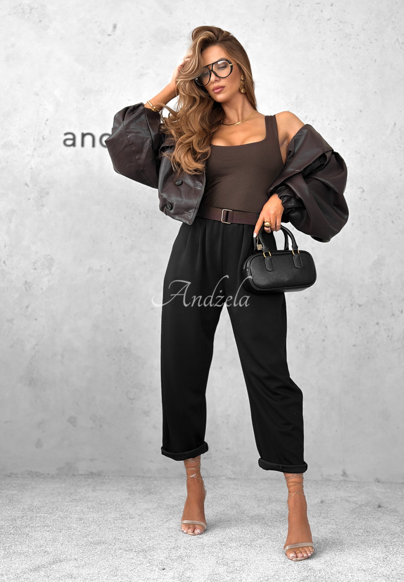 Viscose top with neckline All Coming Back chocolate