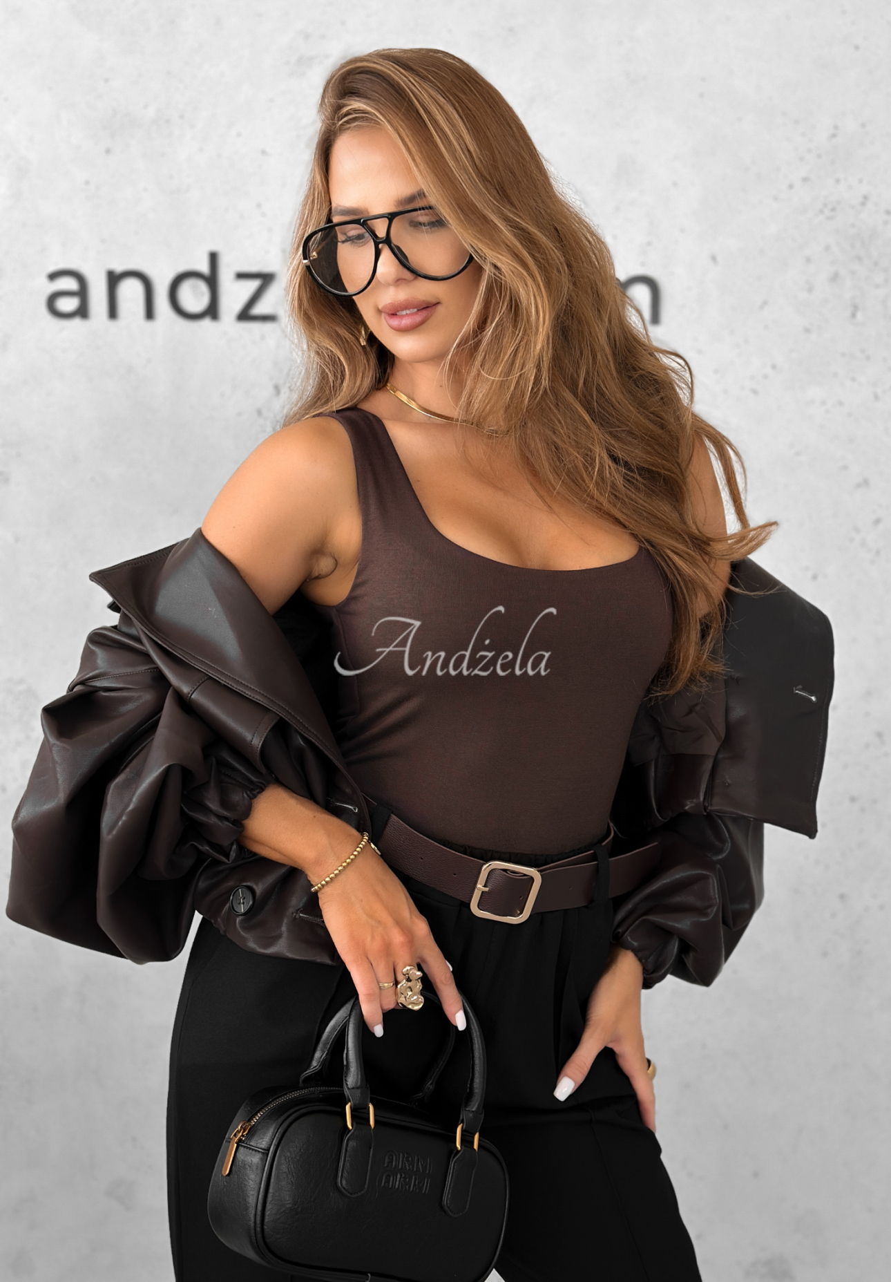 Viscose top with neckline All Coming Back chocolate