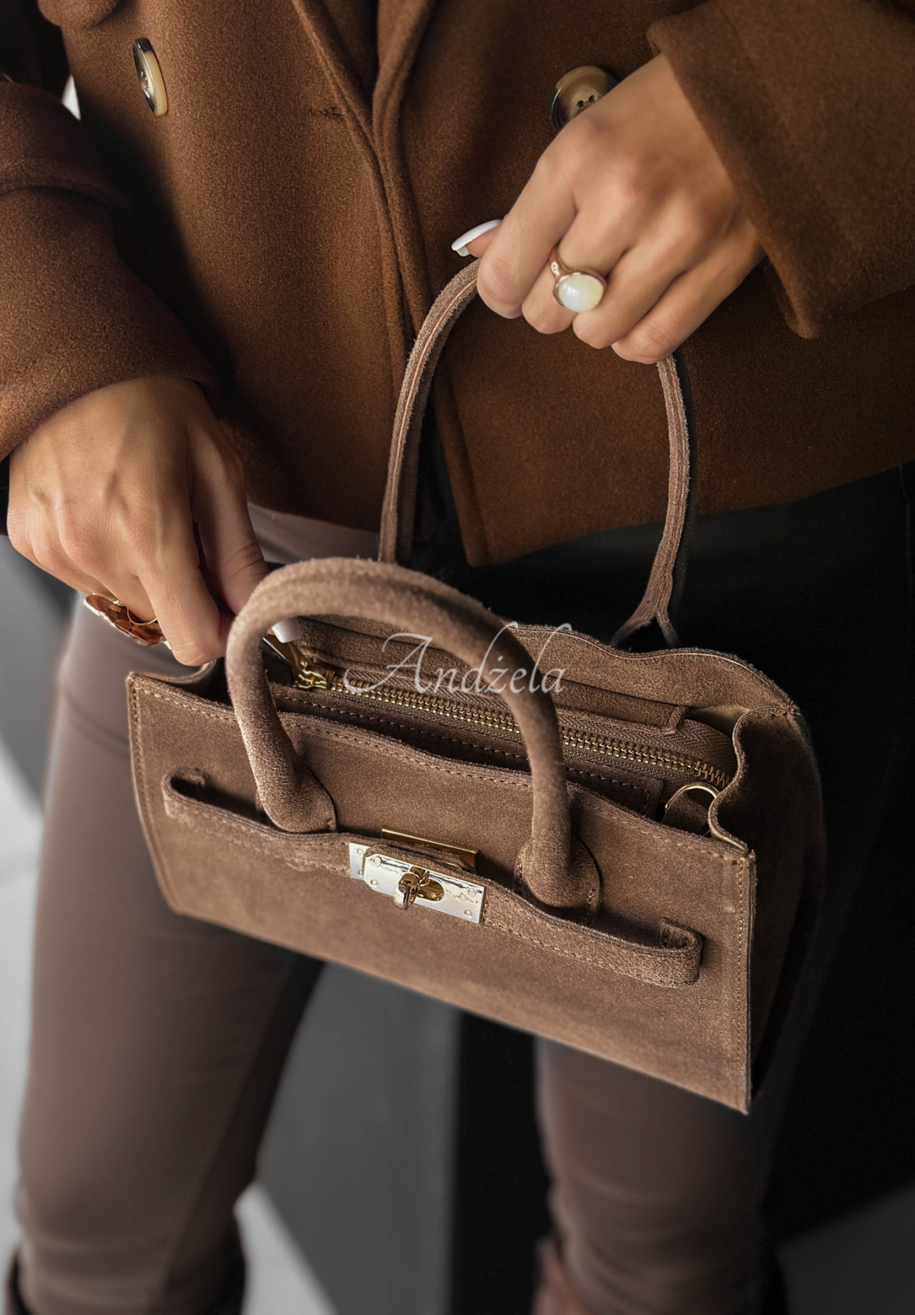 Koffertasche aus Wildleder Another Story Mokkafarben