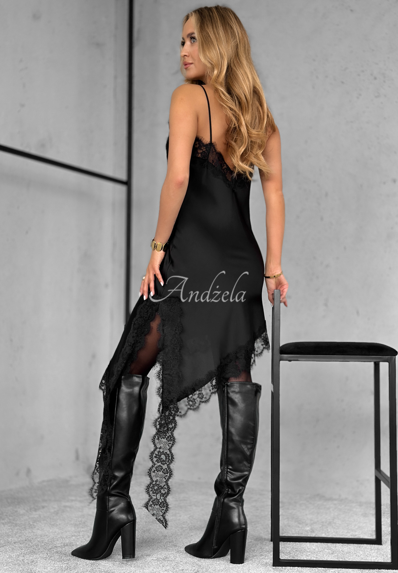 Satinkleid mit Spitze More Than This Schwarz