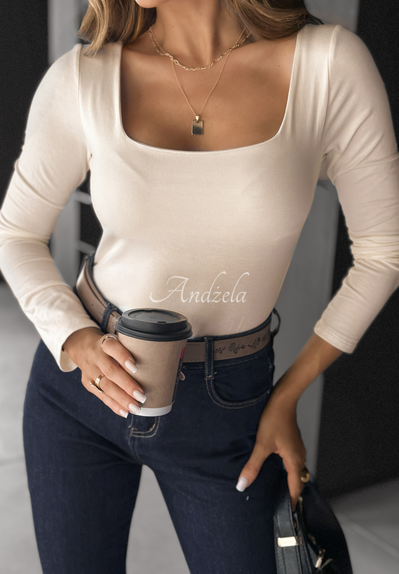 Viskosebluse mit quadratischem Ausschnitt Just Checking Beige