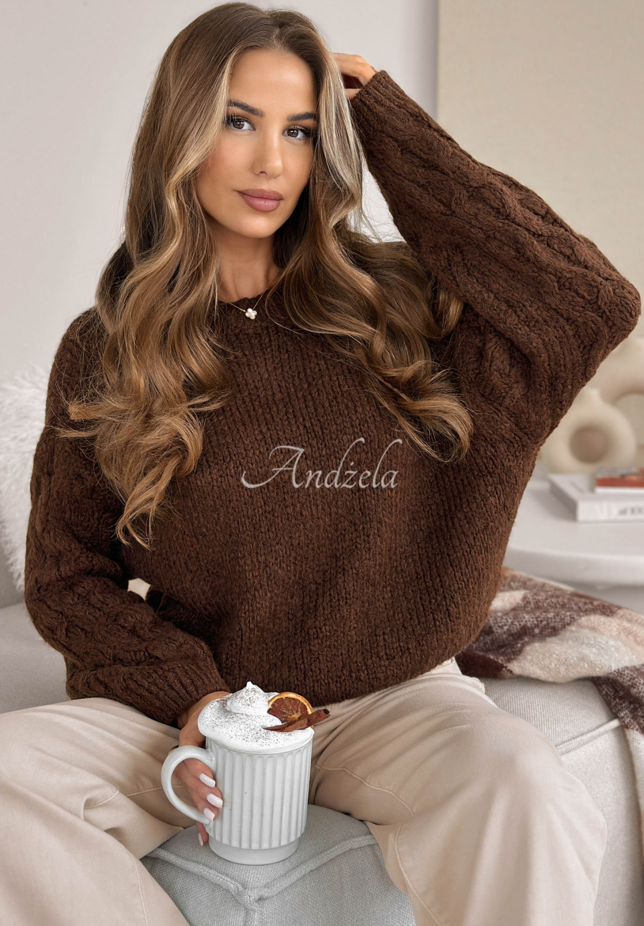 Gestrickter Wollpullover mit Ärmeln Braided Twirls Schokoladenbraun