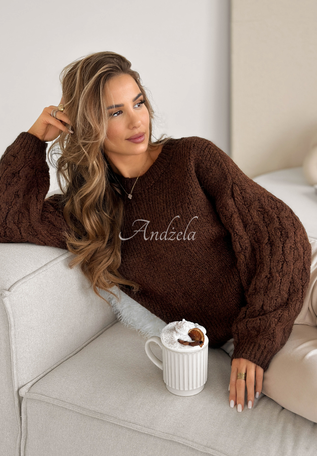 Gestrickter Wollpullover mit Ärmeln Braided Twirls Schokoladenbraun