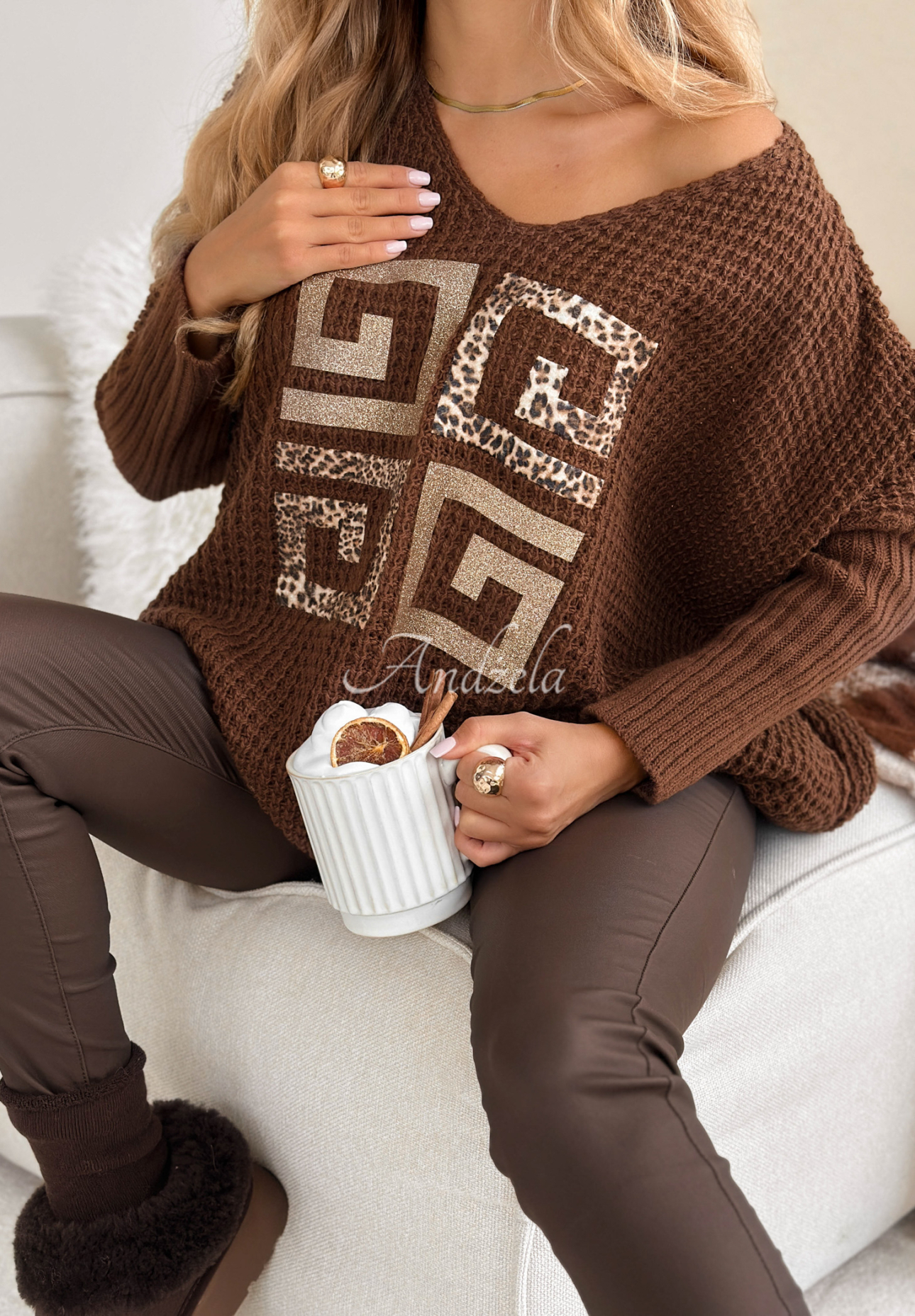 Asymmetrischer Pullover mit Print Feel The Vibe Schokoladenbraun