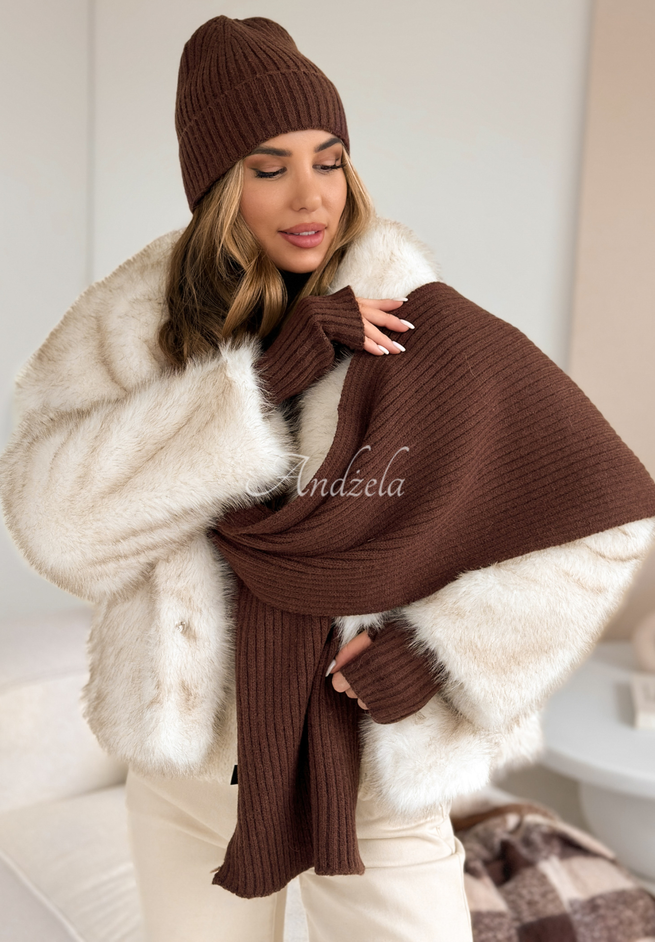 Set aus Mütze, Schal und Handschuhe 3in1 Winter Threads Schokoladenbraun