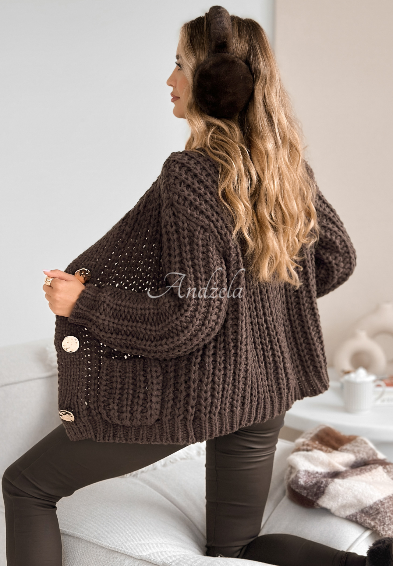 Kurze Strickjacke mit Knöpfen Autumn Lovers Schokoladenbraun