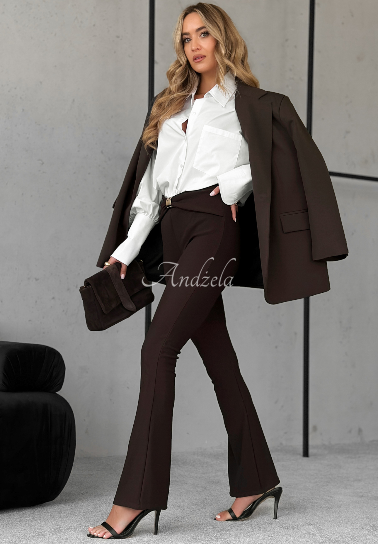 Ausgestellte Leggings mit dekorativem Gürtel To The Caffe Schokoladenbraun