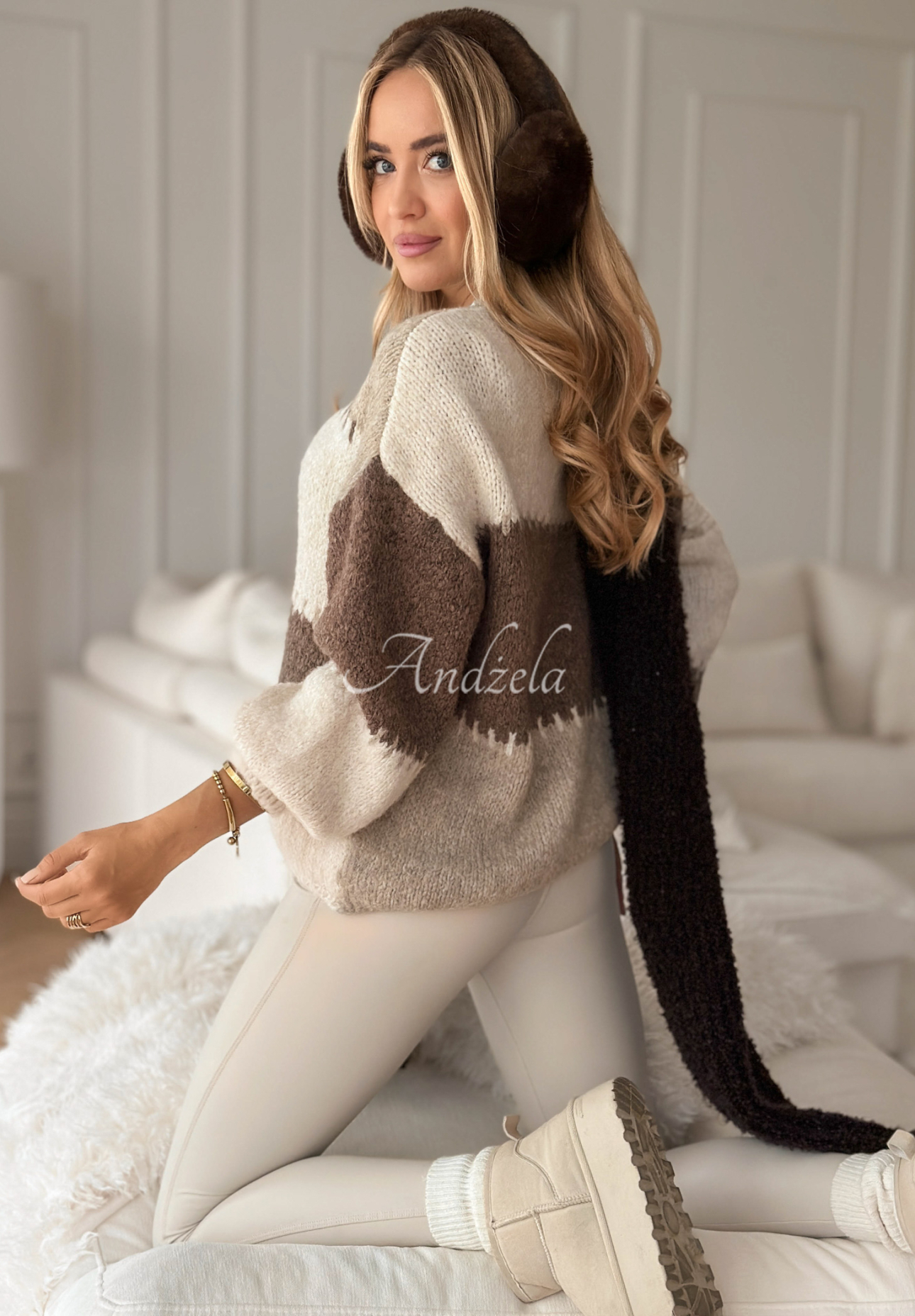 Pullover By The Fire Beige