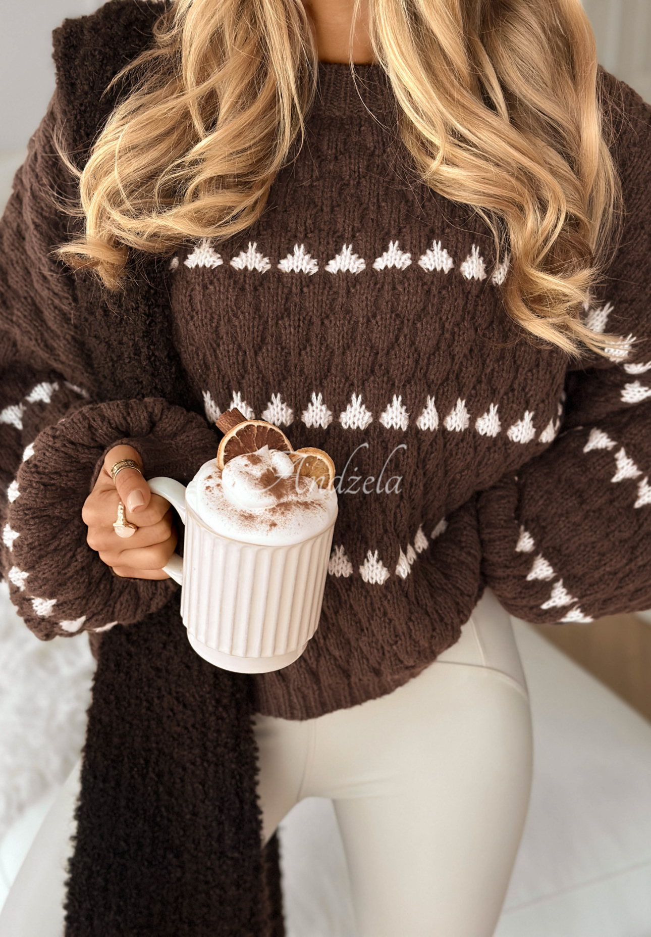 Dekorativ gewebter Pullover mit weiten Ärmeln Every Rainy Day Schokoladenbraun