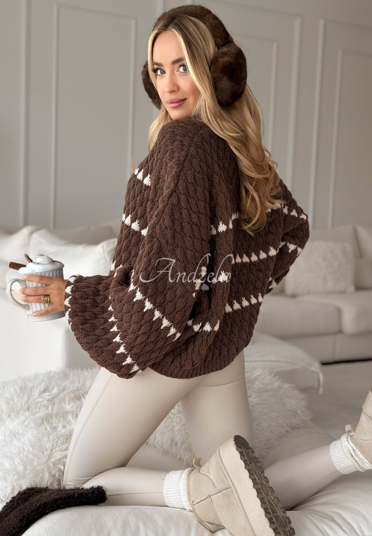 Dekorativ gewebter Pullover mit weiten Ärmeln Every Rainy Day Schokoladenbraun
