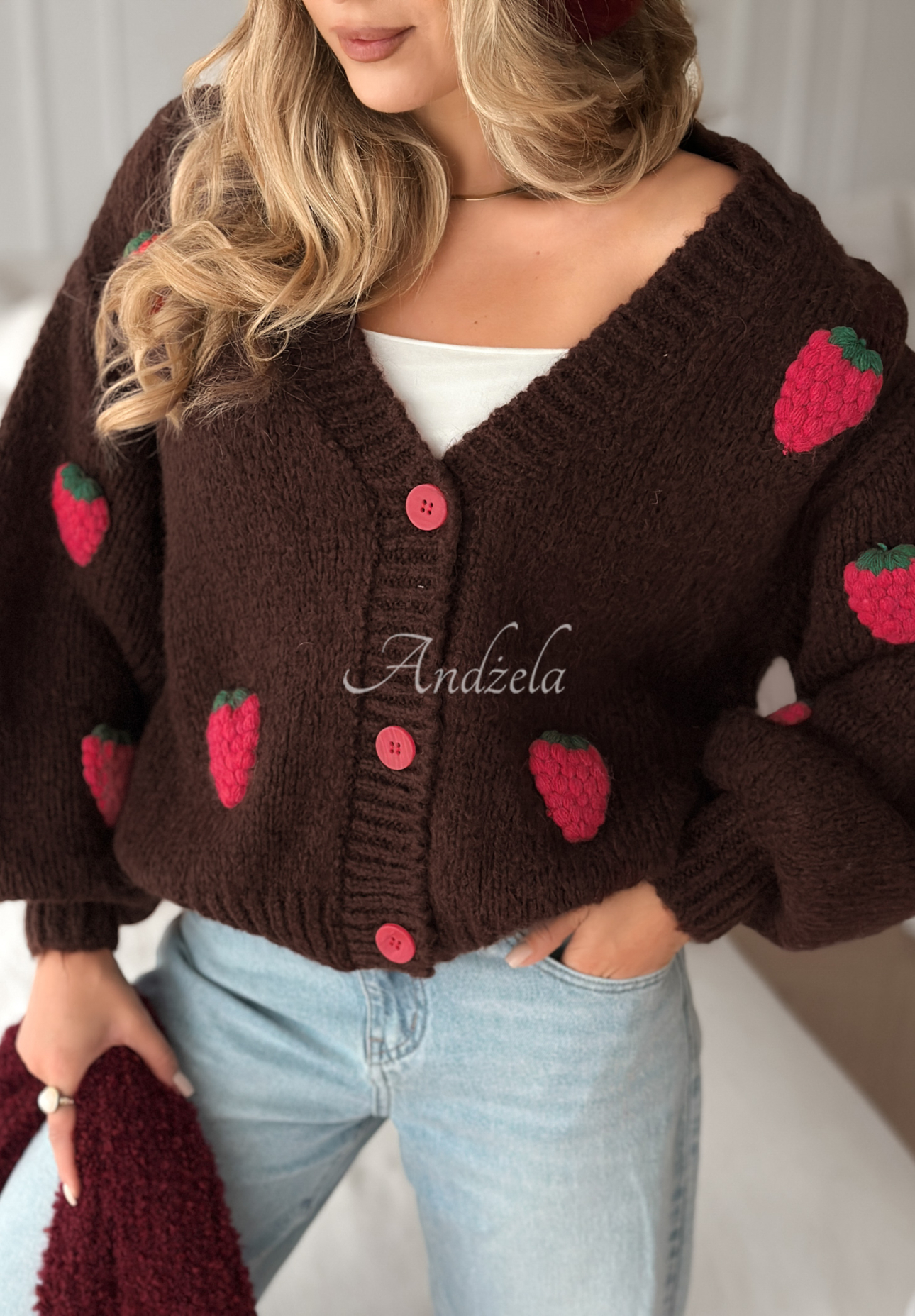 Geknöpfte Strickjacke Berry Lover Schokoladenbraun