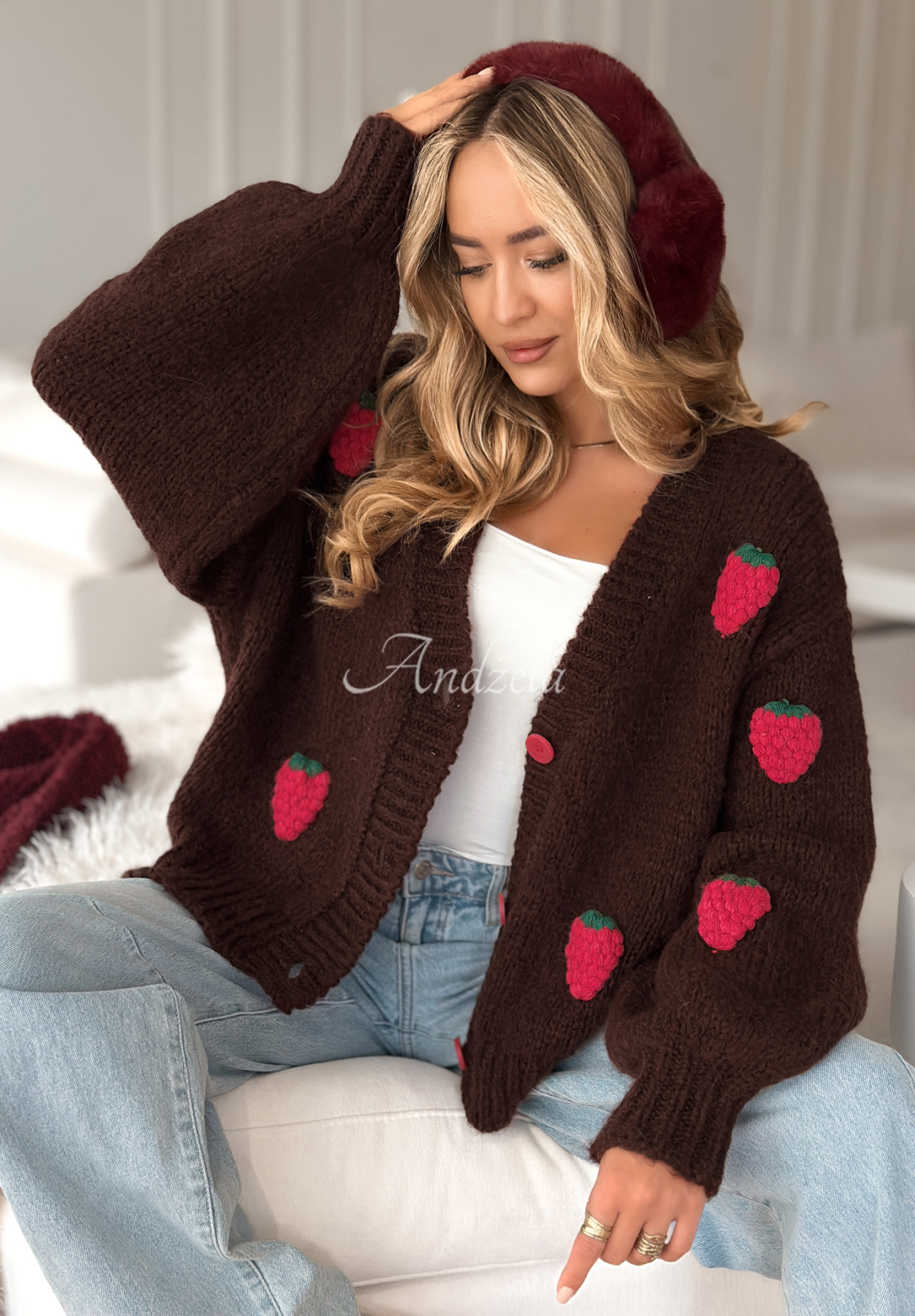 Geknöpfte Strickjacke Berry Lover Schokoladenbraun