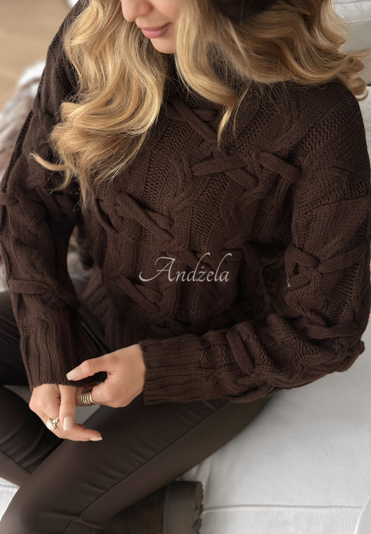 Dekorativ gestrickter Pullover Good Energy Schokoladenbraun