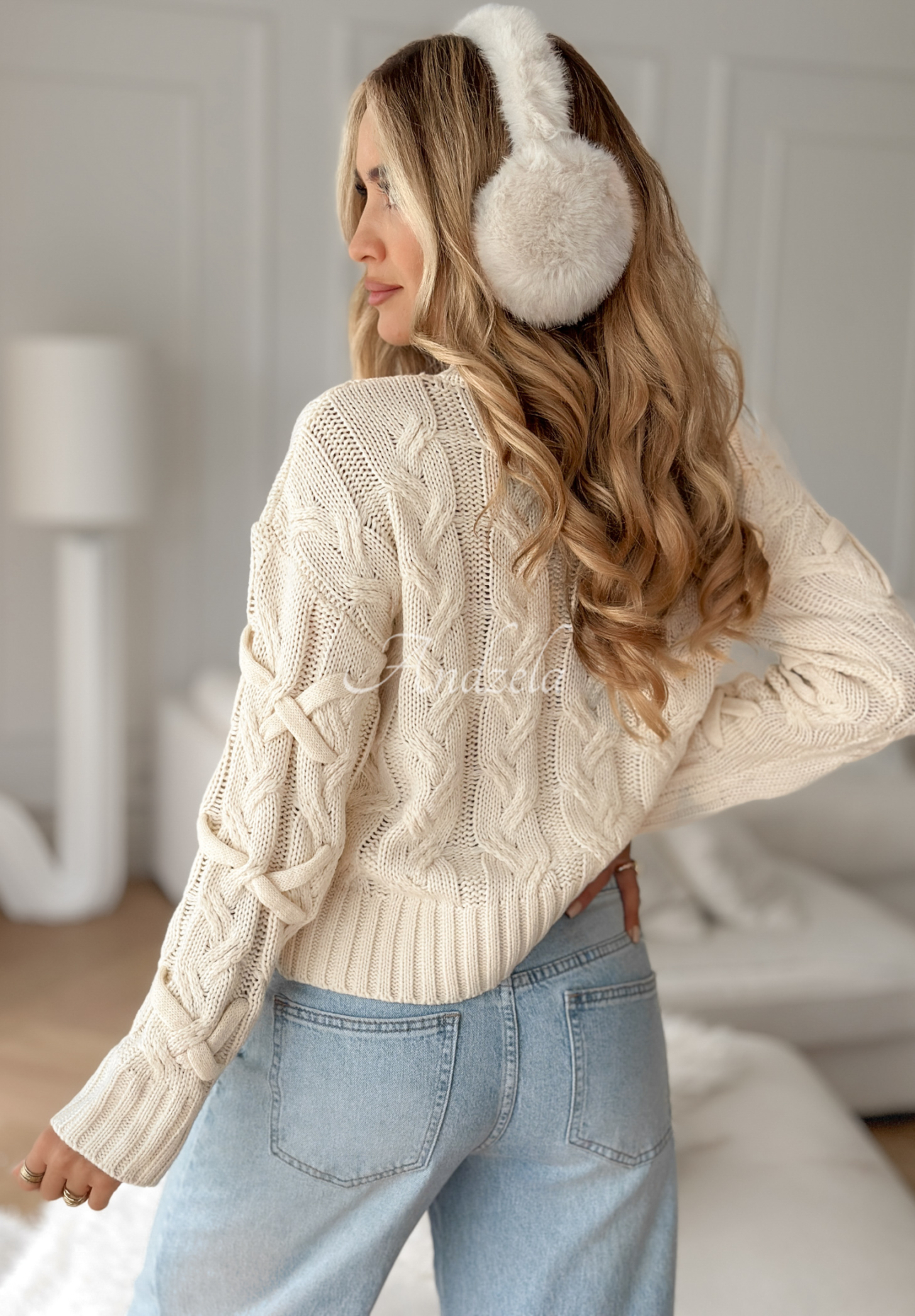 Dekorativ gestrickter Pullover Good Energy Beige