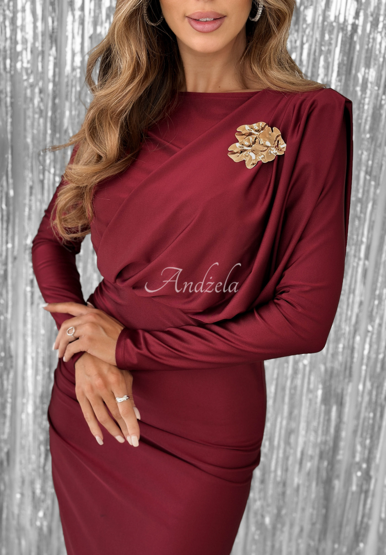 Figurbetontes Kleid mit Rüschen Night Of The Year Burgunderrot