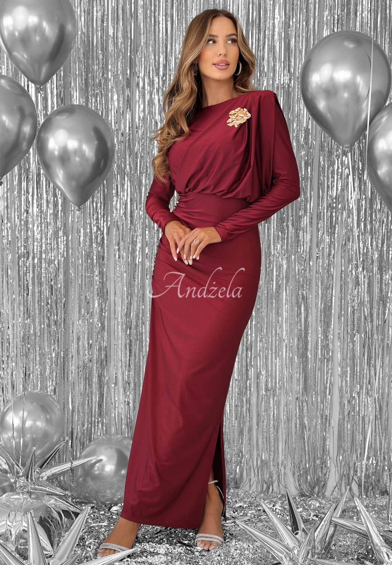 Figurbetontes Kleid mit Rüschen Night Of The Year Burgunderrot