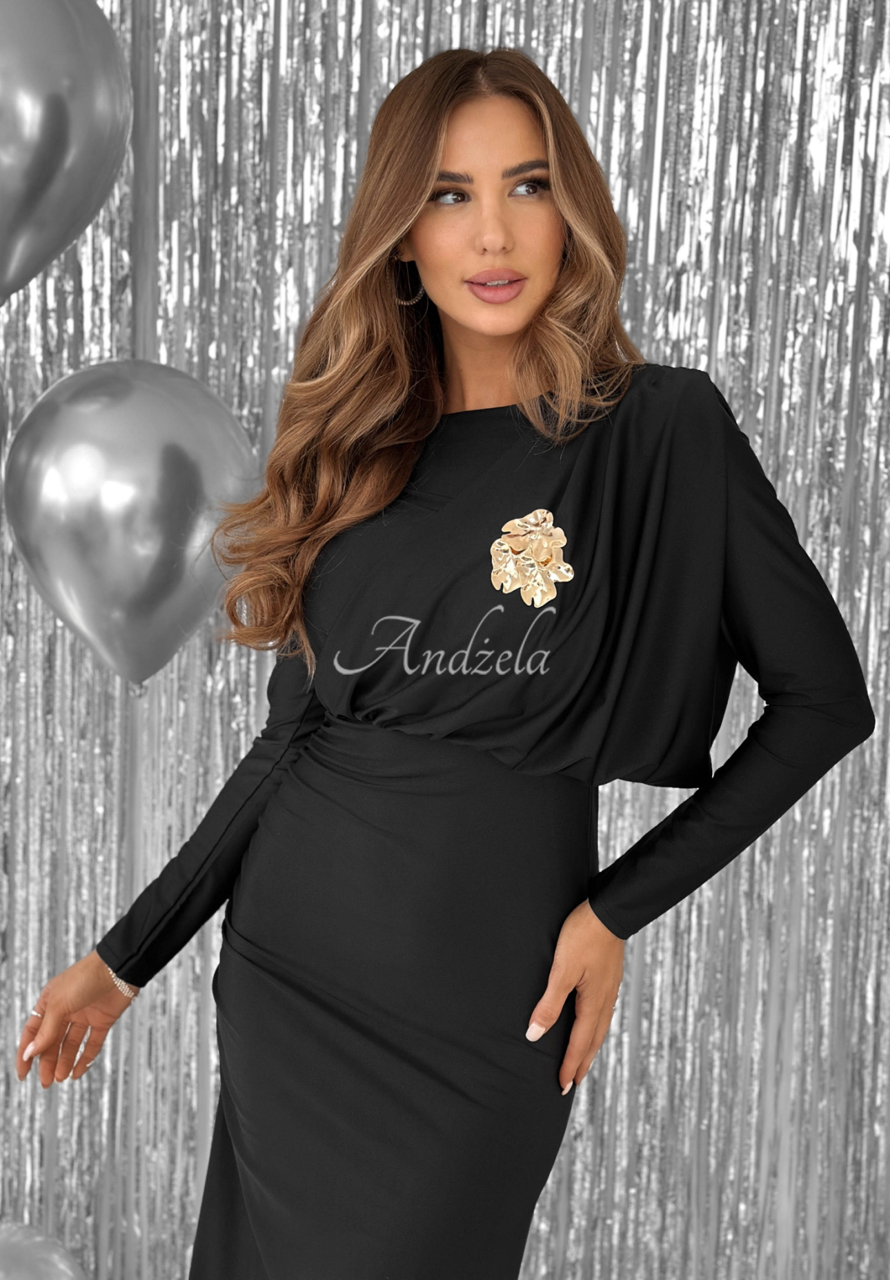 Figurbetontes Kleid mit Rüschen Night Of The Year Schwarz