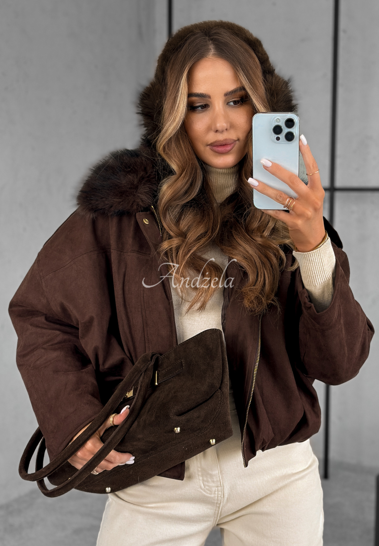 Kurze Wildlederjacke mit Pelzbesatz Snuggle In Schokoladenbraun