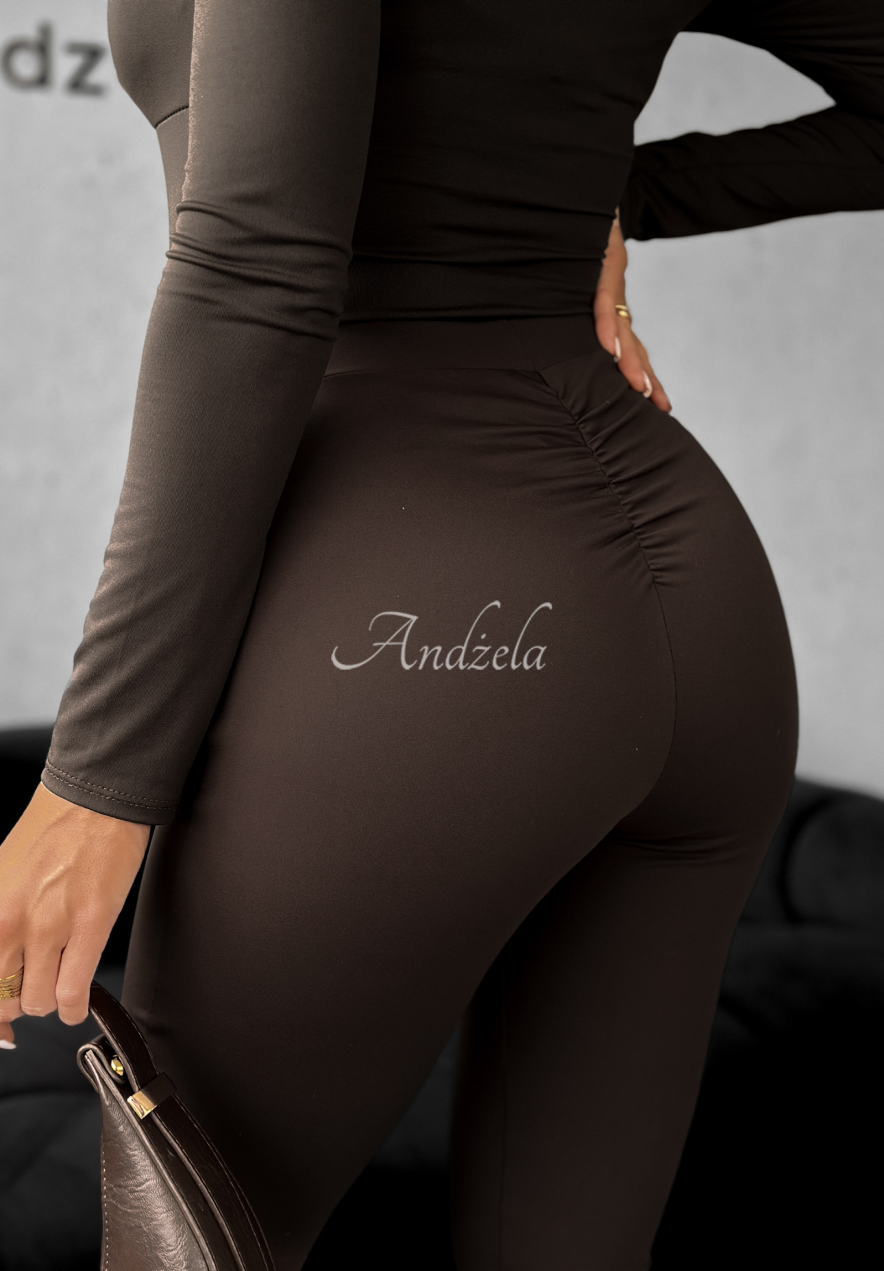 Geraffte Viskose-Leggings mit Zehenschlaufe Lazy Afternoon Schokoladenbraun