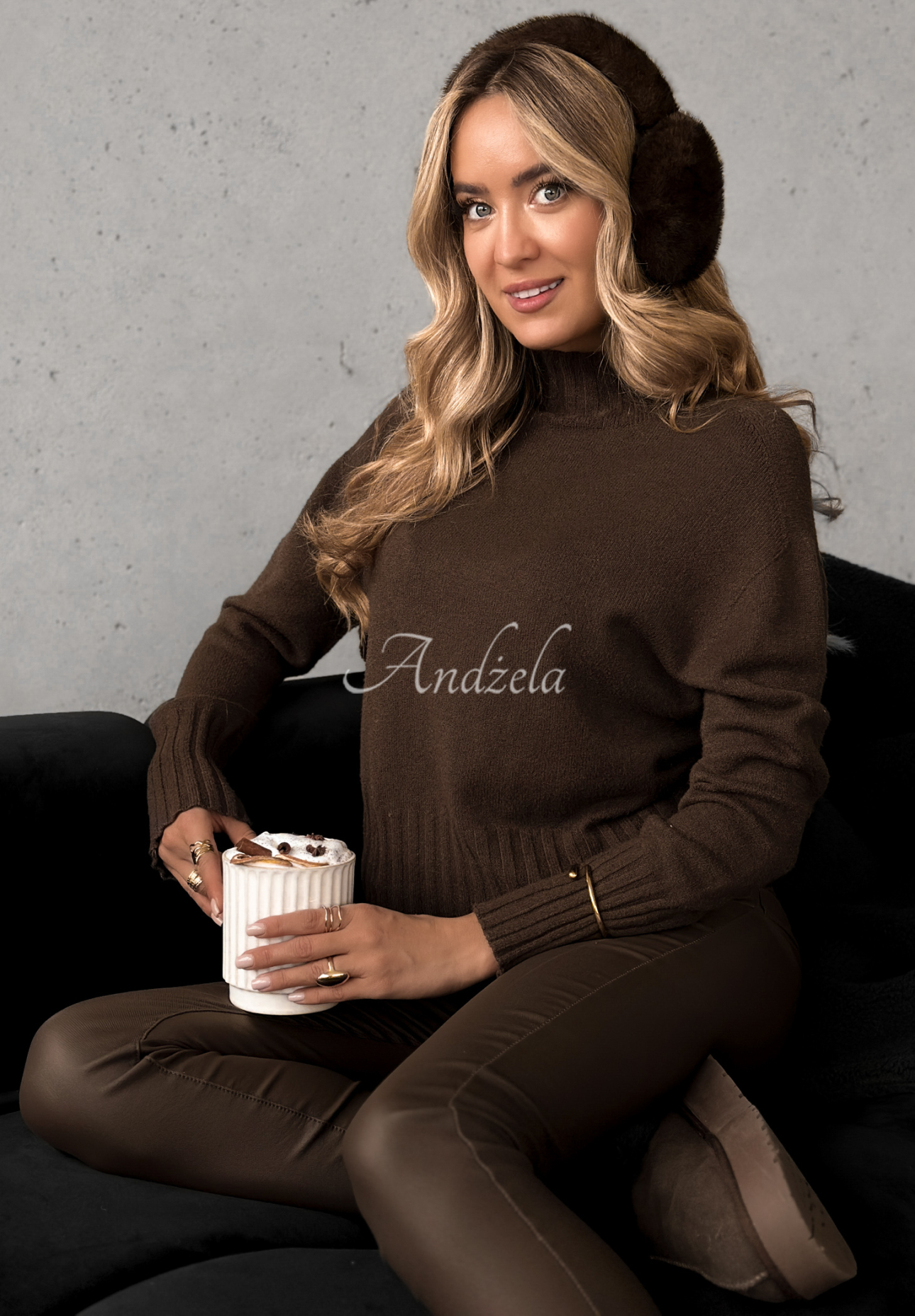 Kurzer Rollkragenpullover aus Viskose Single Snowflake Schokoladenbraun