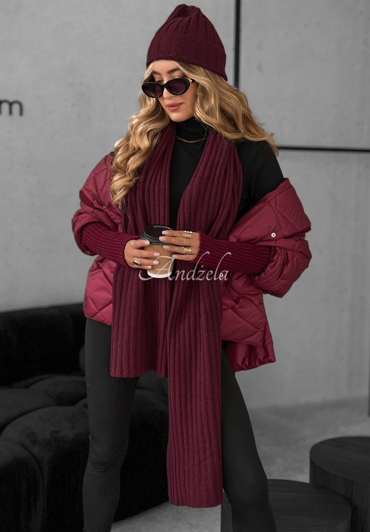 Geripptes Set aus Mütze und Schal aus Wolle und Kaschmir Snow Dates Burgunderrot