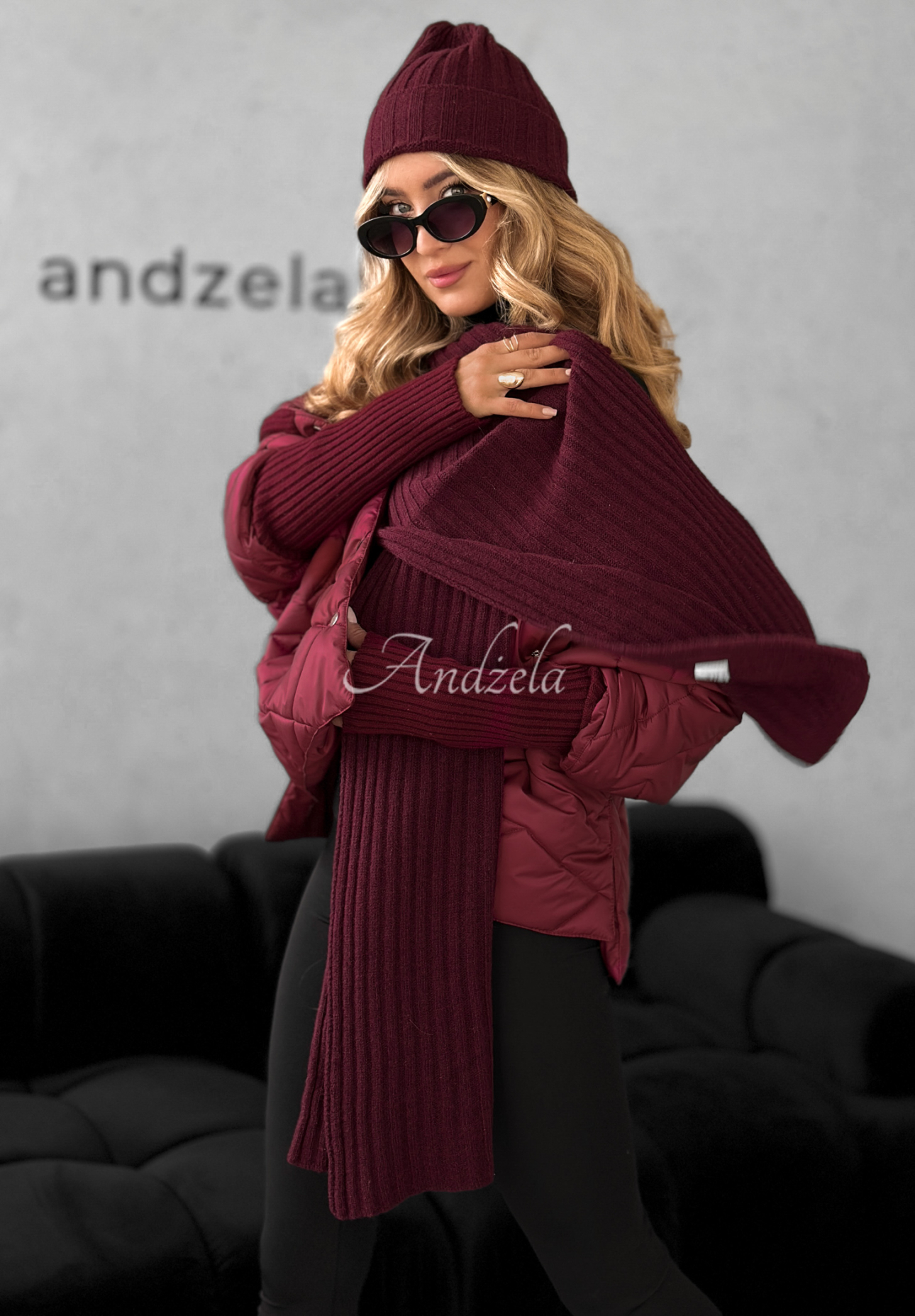 Geripptes Set aus Mütze und Schal aus Wolle und Kaschmir Snow Dates Burgunderrot