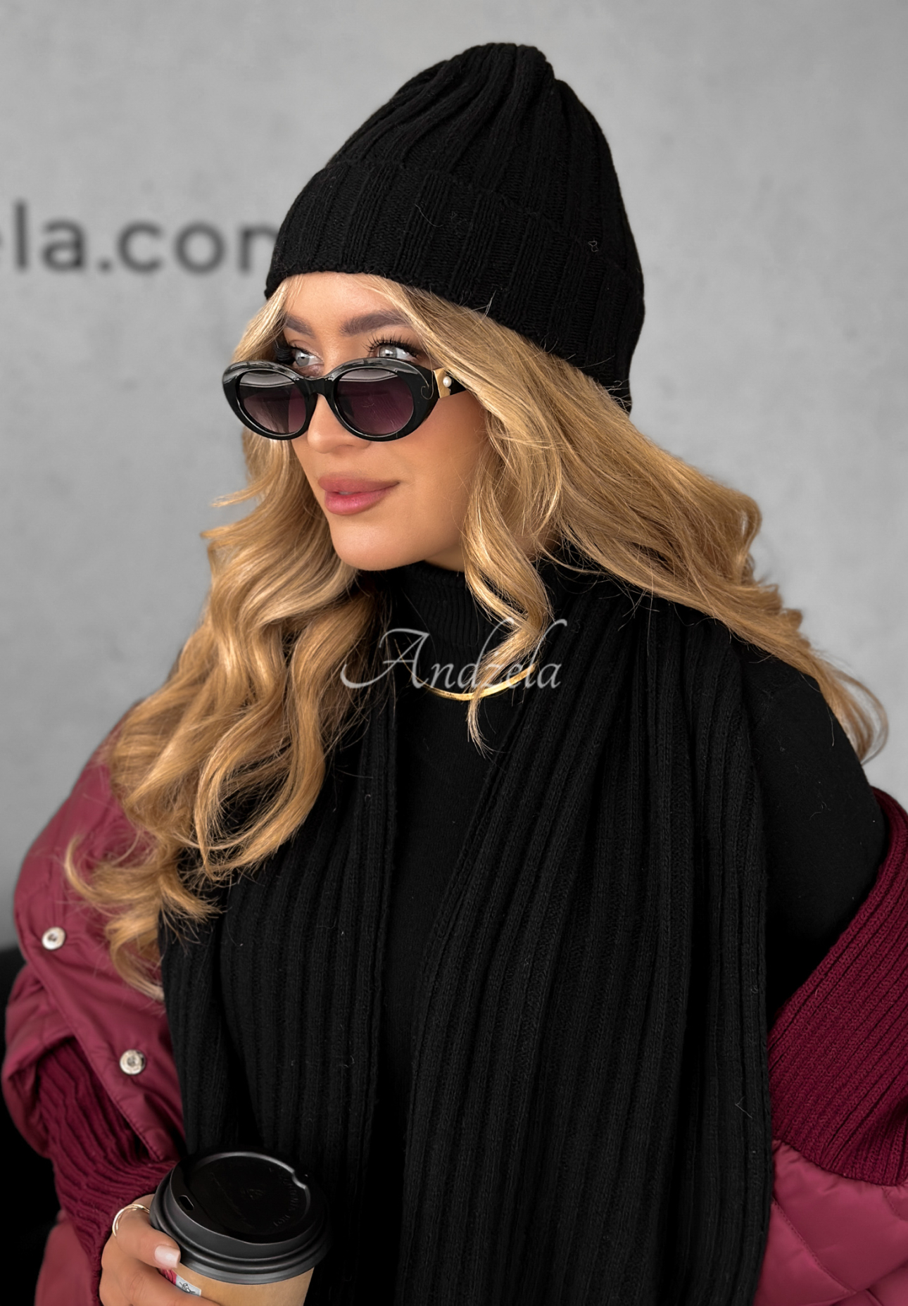 Geripptes Set aus Mütze und Schal aus Wolle und Kaschmir Snow Dates Schwarz