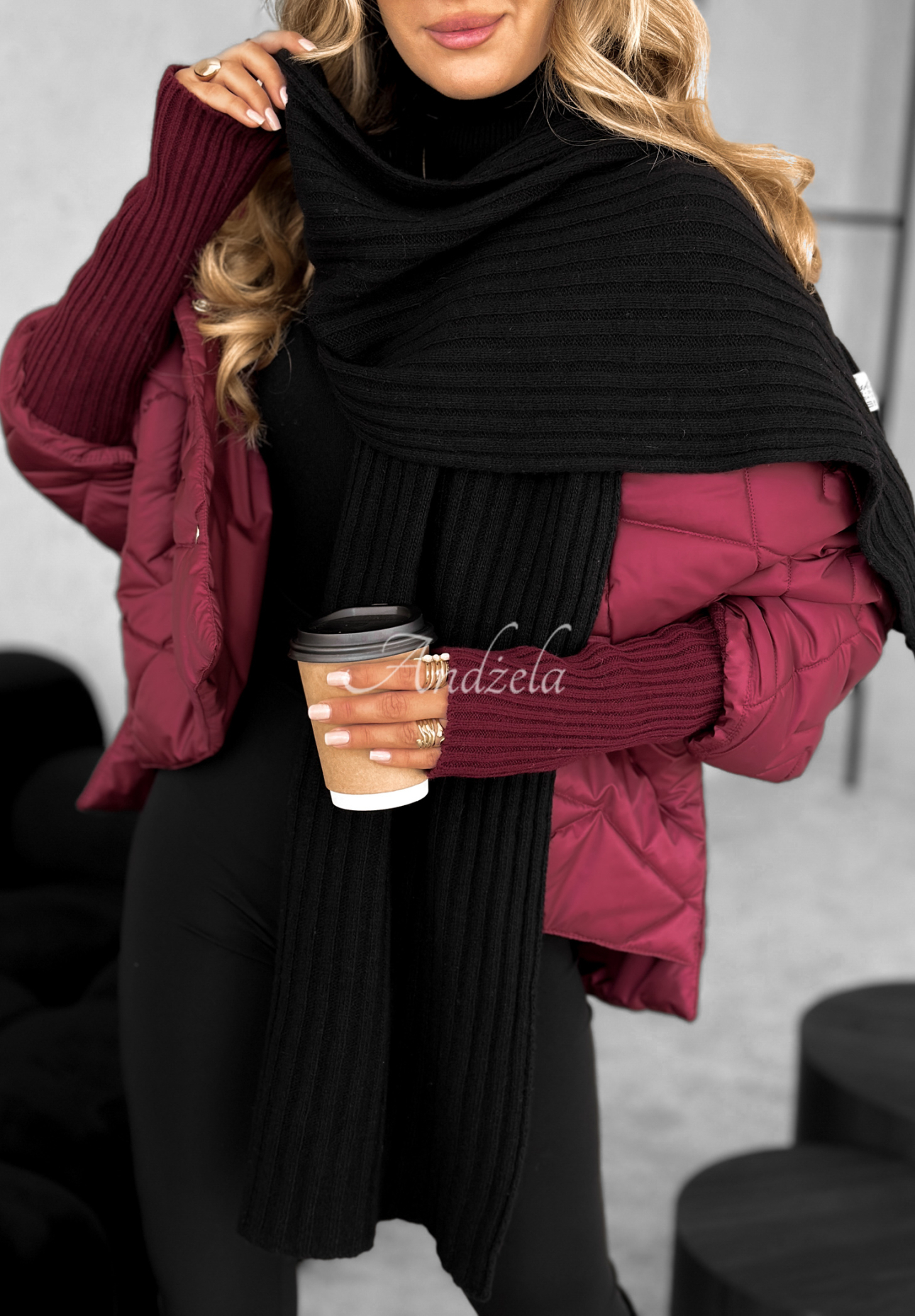 Geripptes Set aus Mütze und Schal aus Wolle und Kaschmir Snow Dates Schwarz