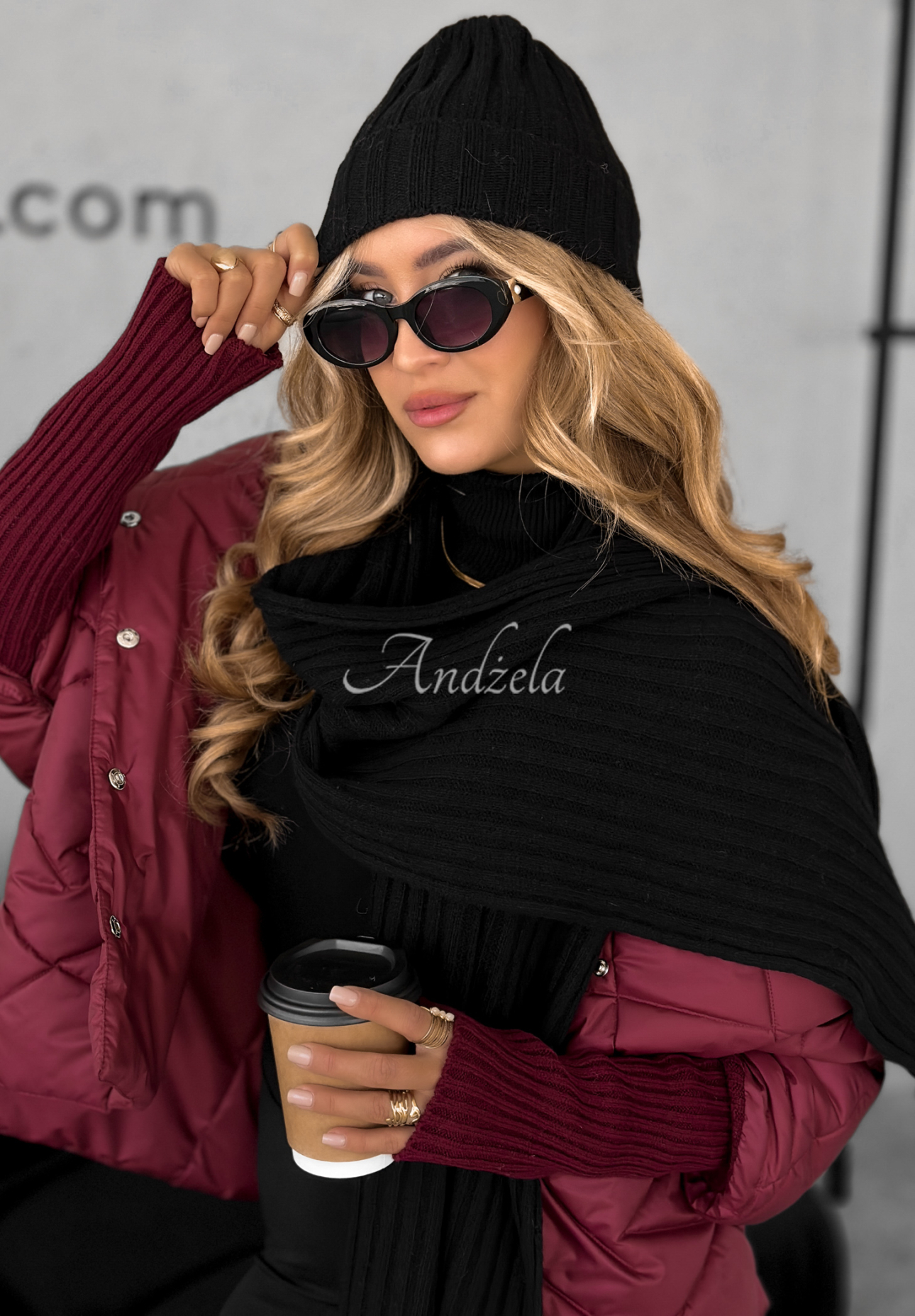 Geripptes Set aus Mütze und Schal aus Wolle und Kaschmir Snow Dates Schwarz