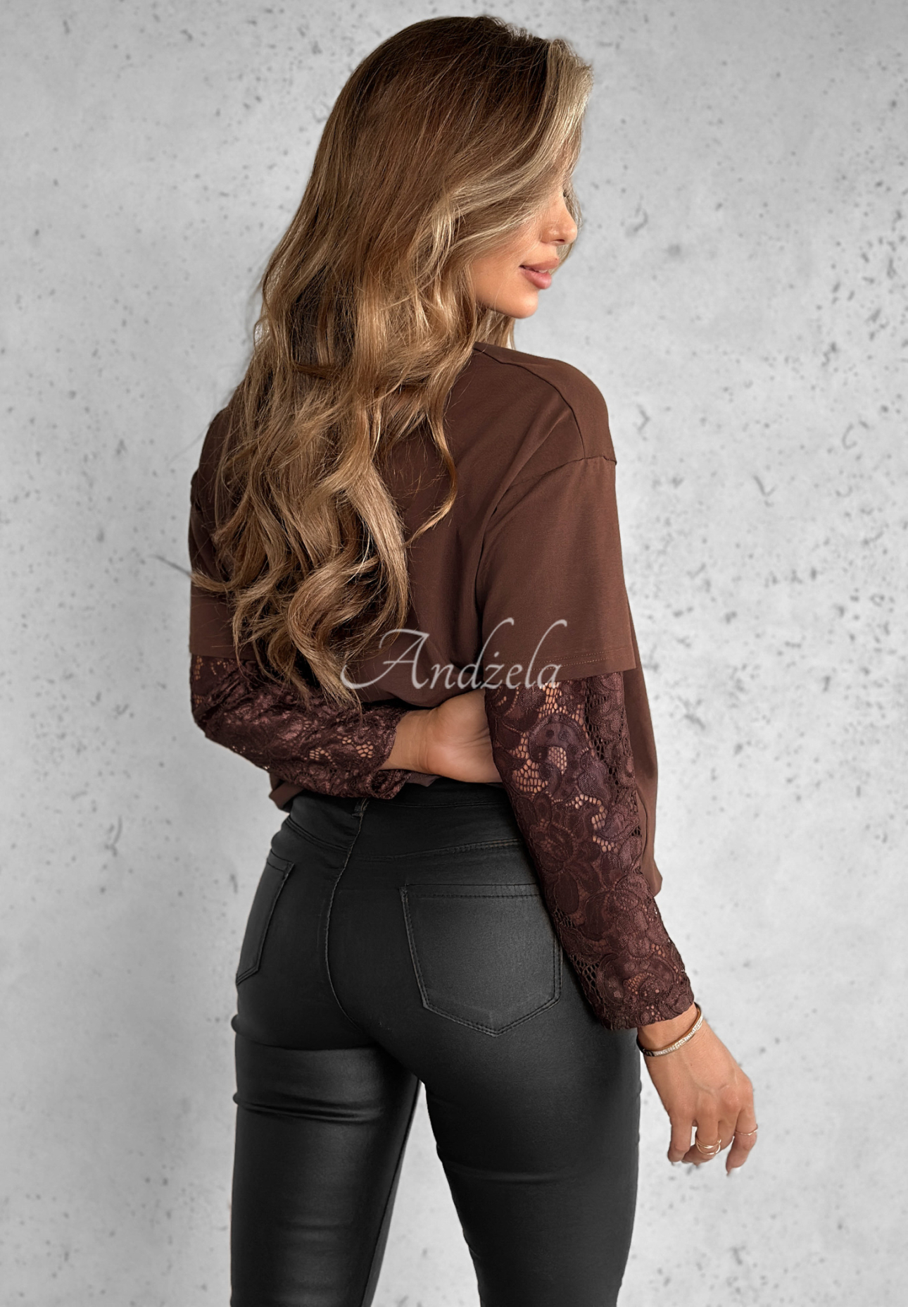 T-Shirt mit Ärmeln aus Spitze The Only Thing Schokoladenbraun