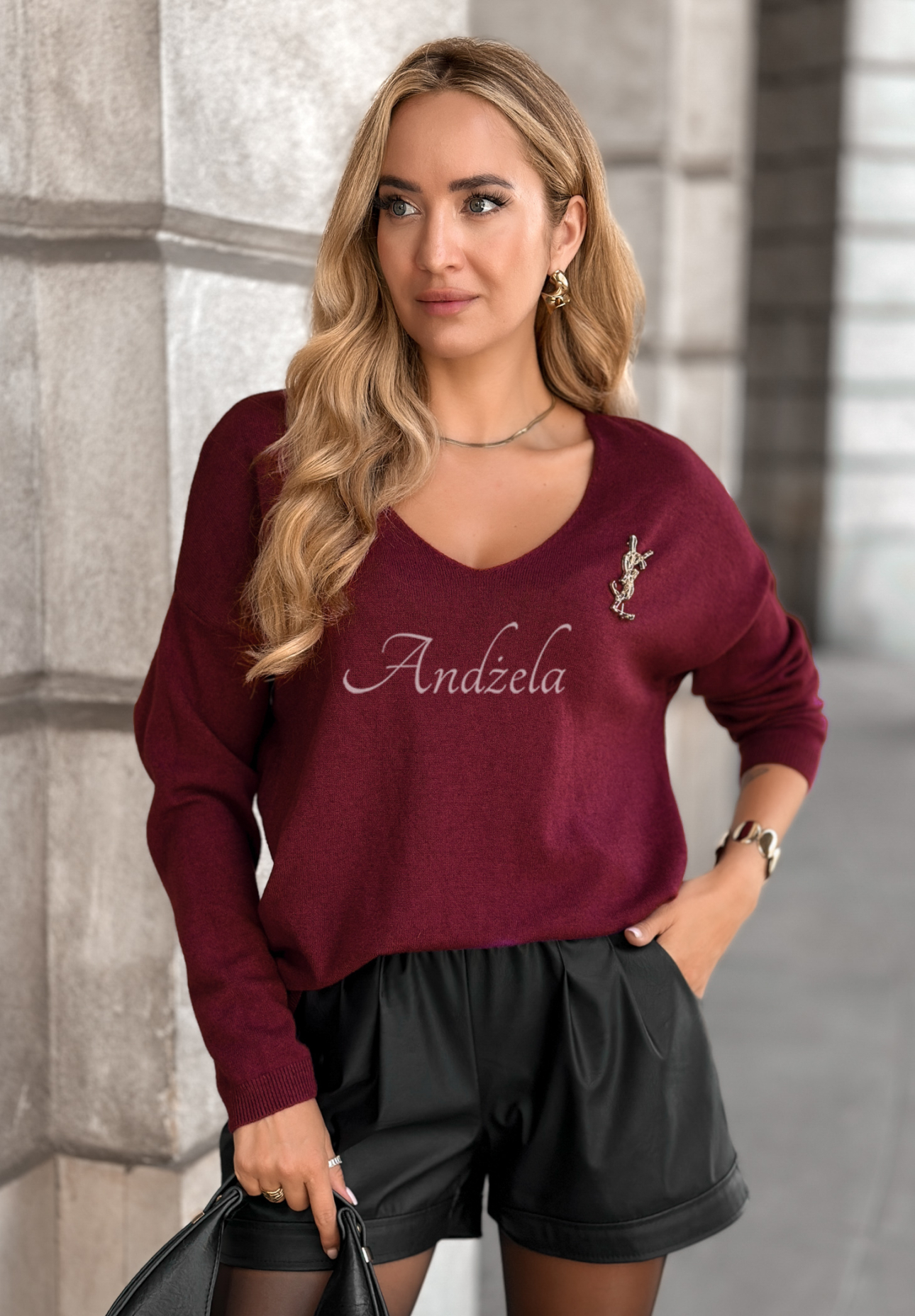 Leichter Pullover mit Ausschnitt Sensibility Burgunderrot