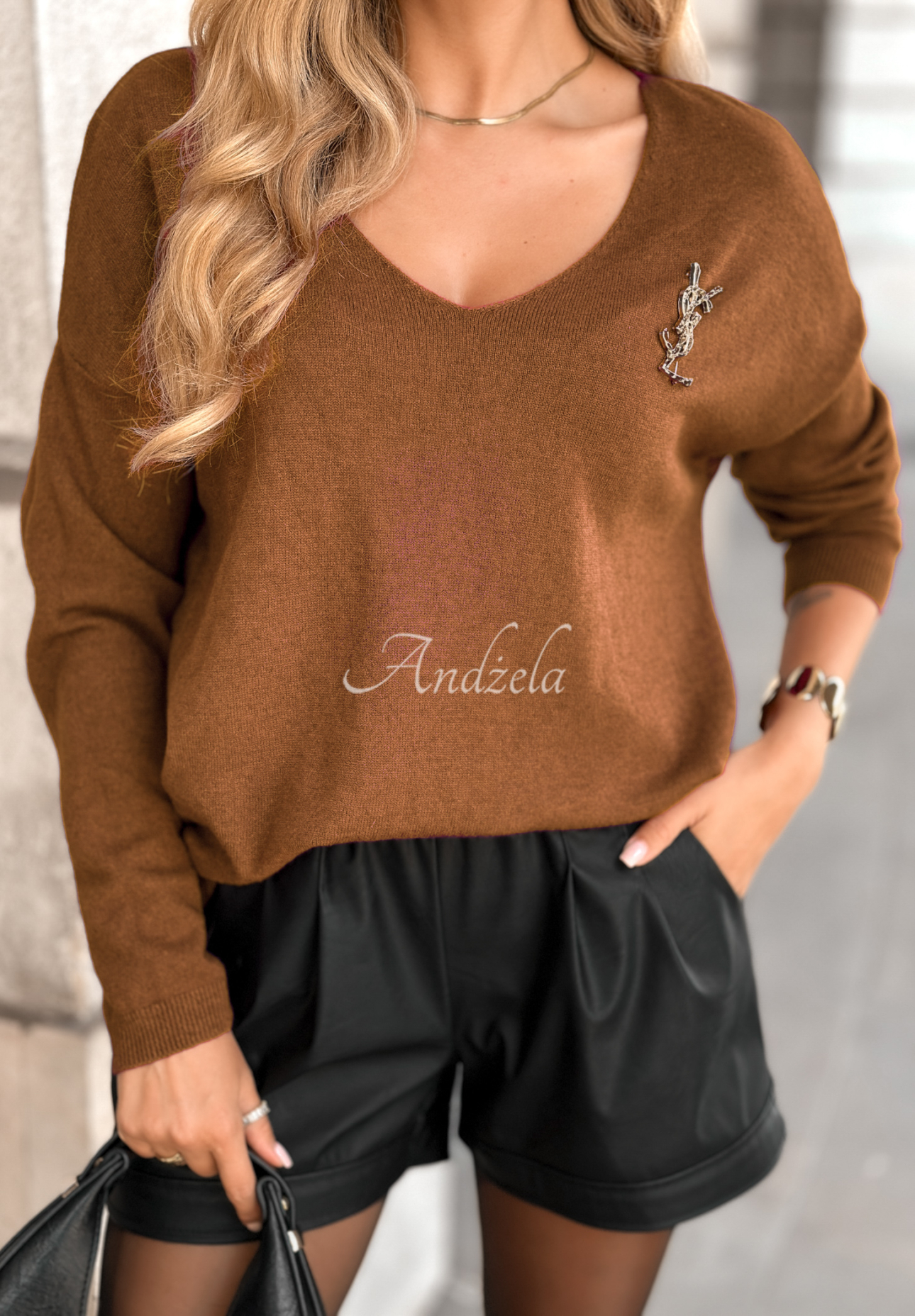 Leichter Pullover mit Ausschnitt Sensibility Camel
