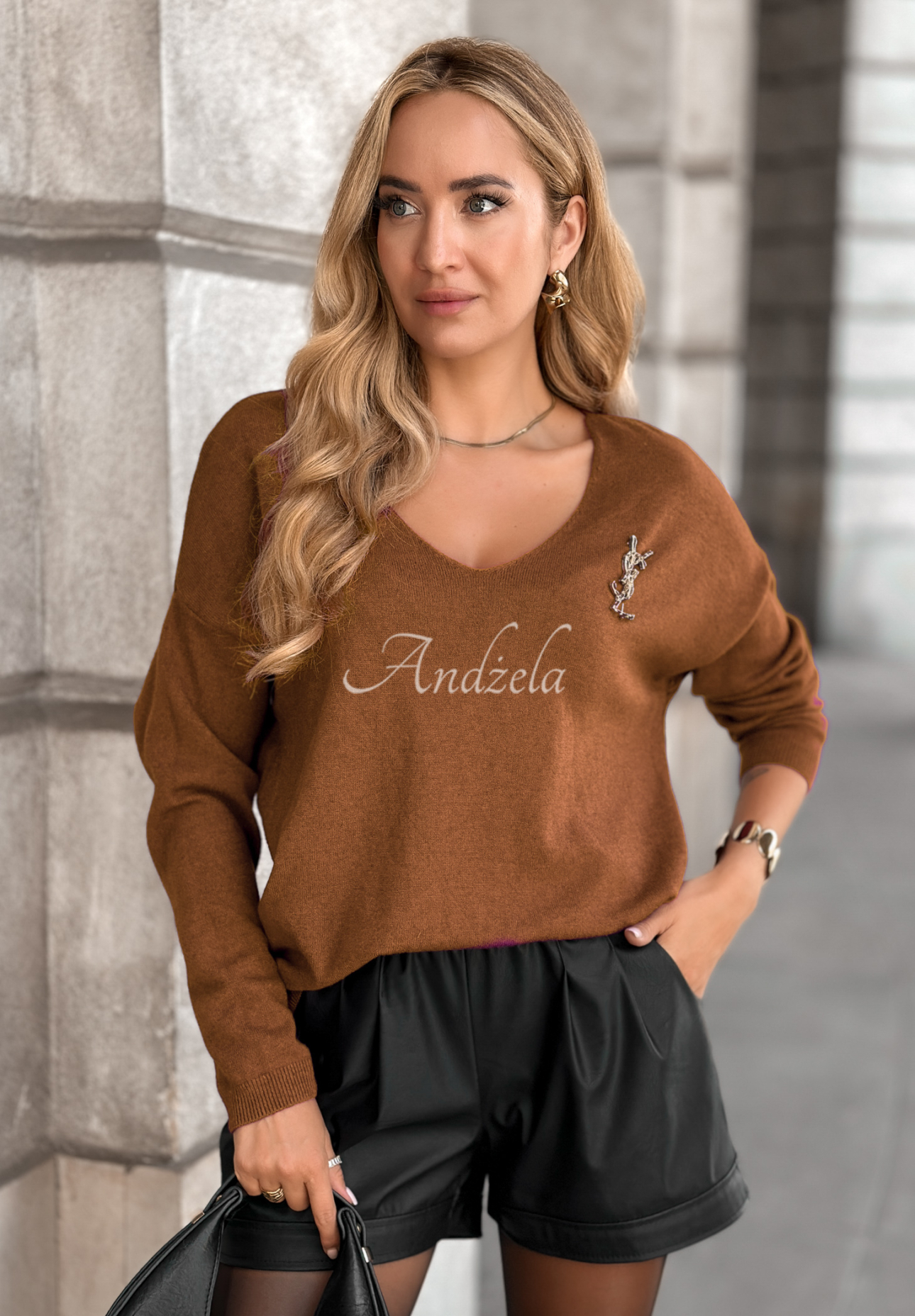 Leichter Pullover mit Ausschnitt Sensibility Camel