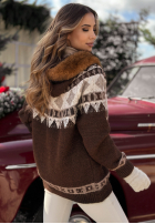 Wzorzysty Pullover z futerkiem Christmas Fireplace Schokoladenbraun