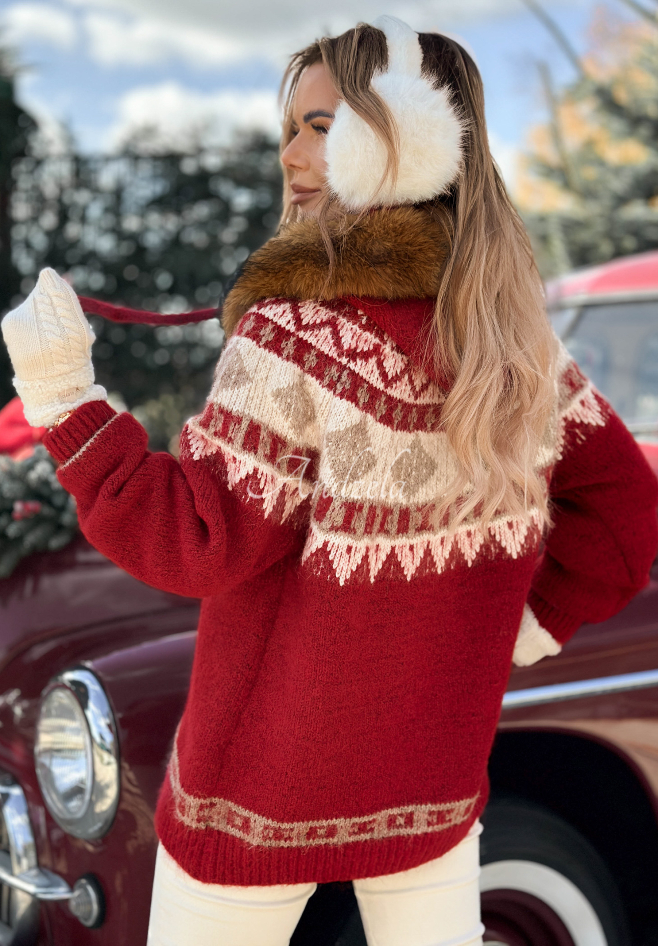 Gemusterter Pullover mit Kunstfell Christmas Fireplace Rot