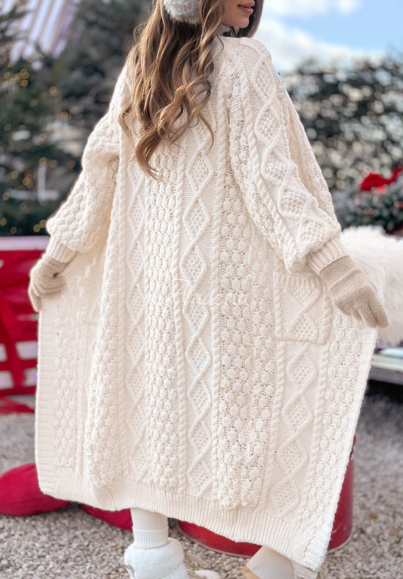 Lange Strickjacke mit dekorativem Strickmuster Wrap Yourself Ecru