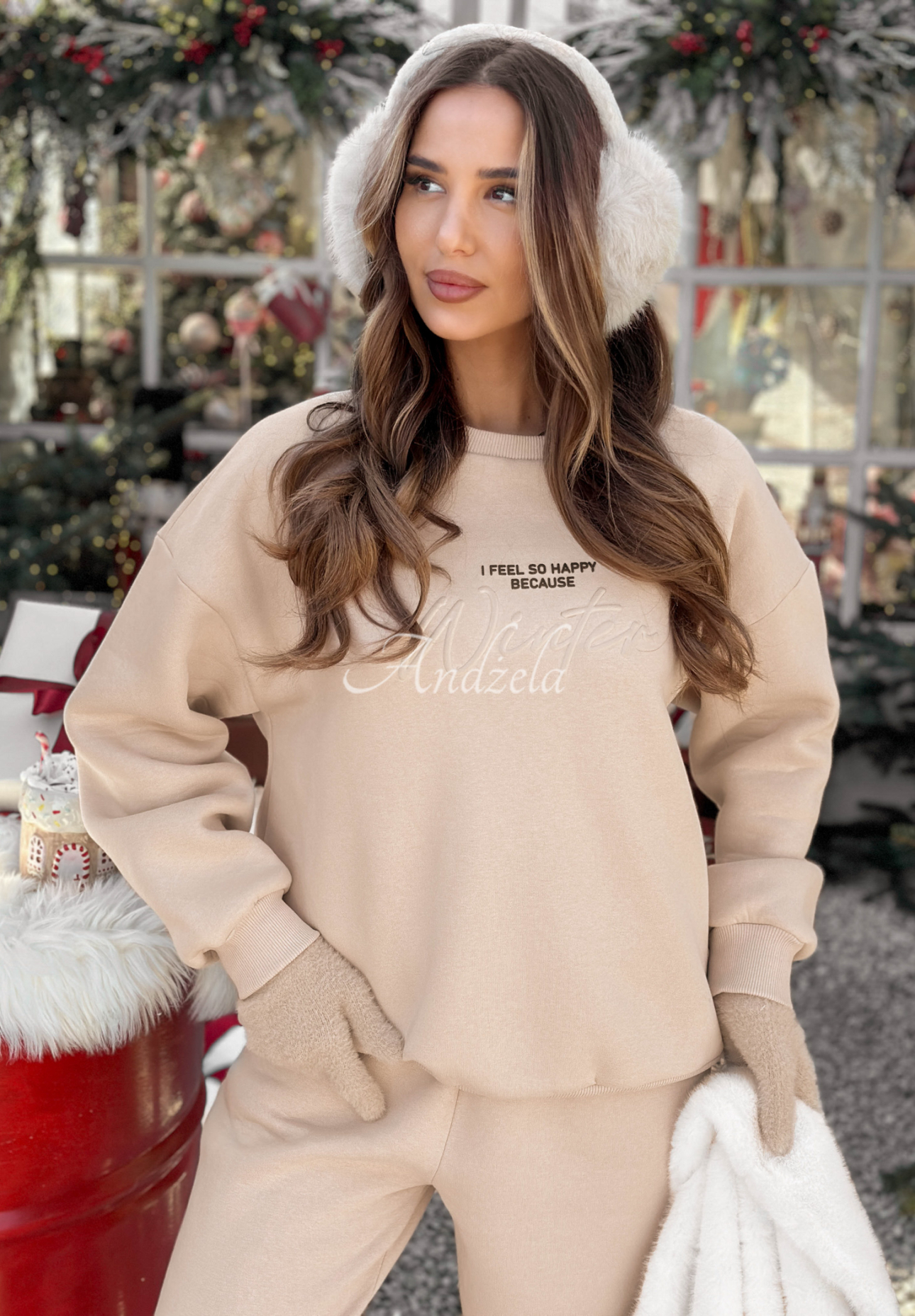 Trainingsnazug Sweatshirt und Hose So Happy Because Winter Beige