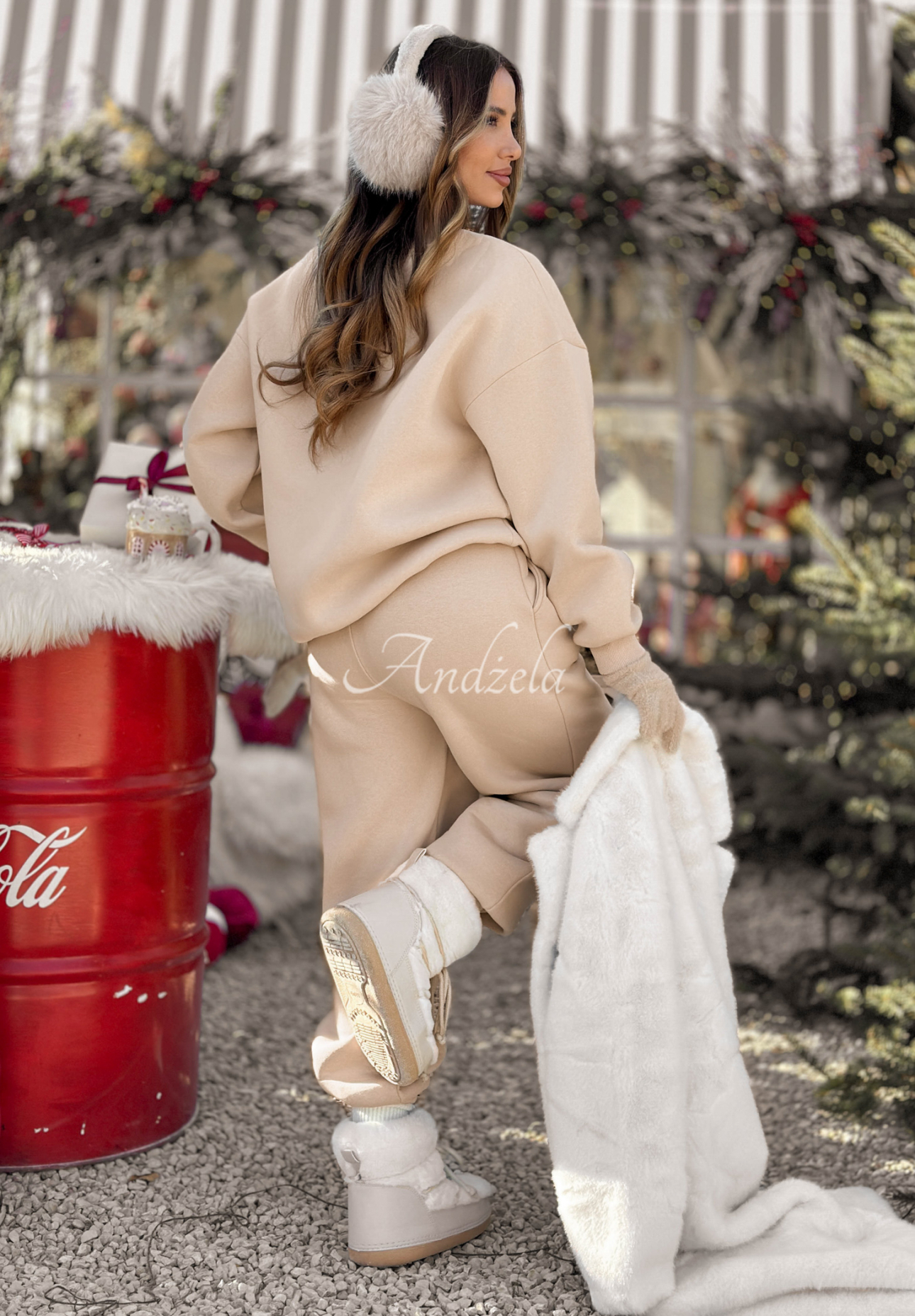 Trainingsnazug Sweatshirt und Hose So Happy Because Winter Beige