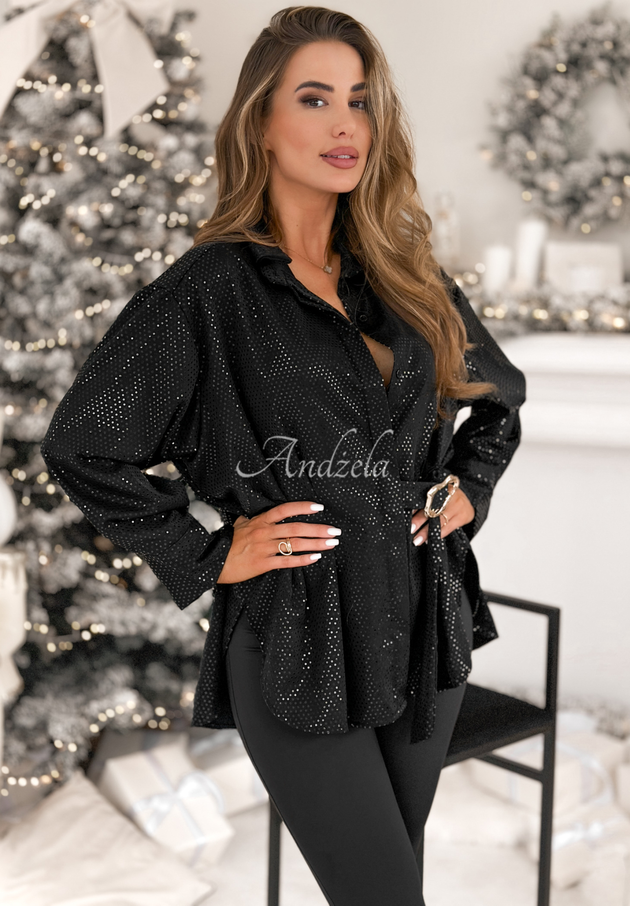 Glänzendes Hemd mit dekorativer Applikation Still Wondering Schwarz