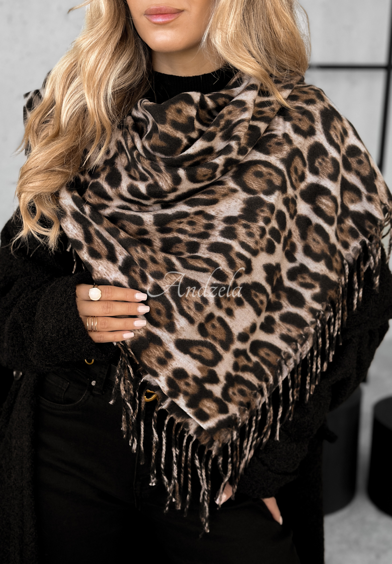 Viskoseschal mit Fransen im Leopardenmuster Wild Cold beige-schwarz