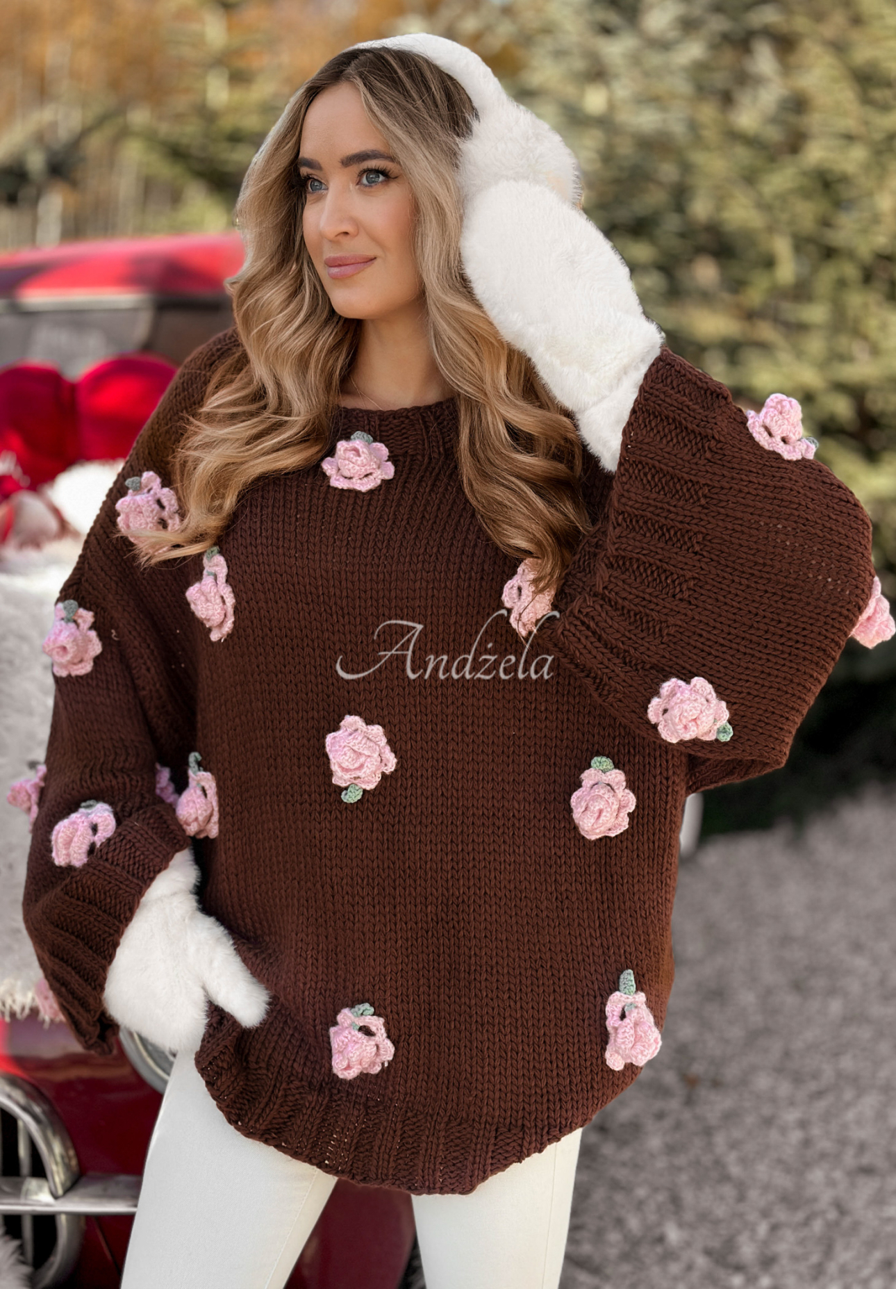 Pullover mit weiten Ärmeln mit Rosenmuster Sweet Little Roses Schokoladenbraun