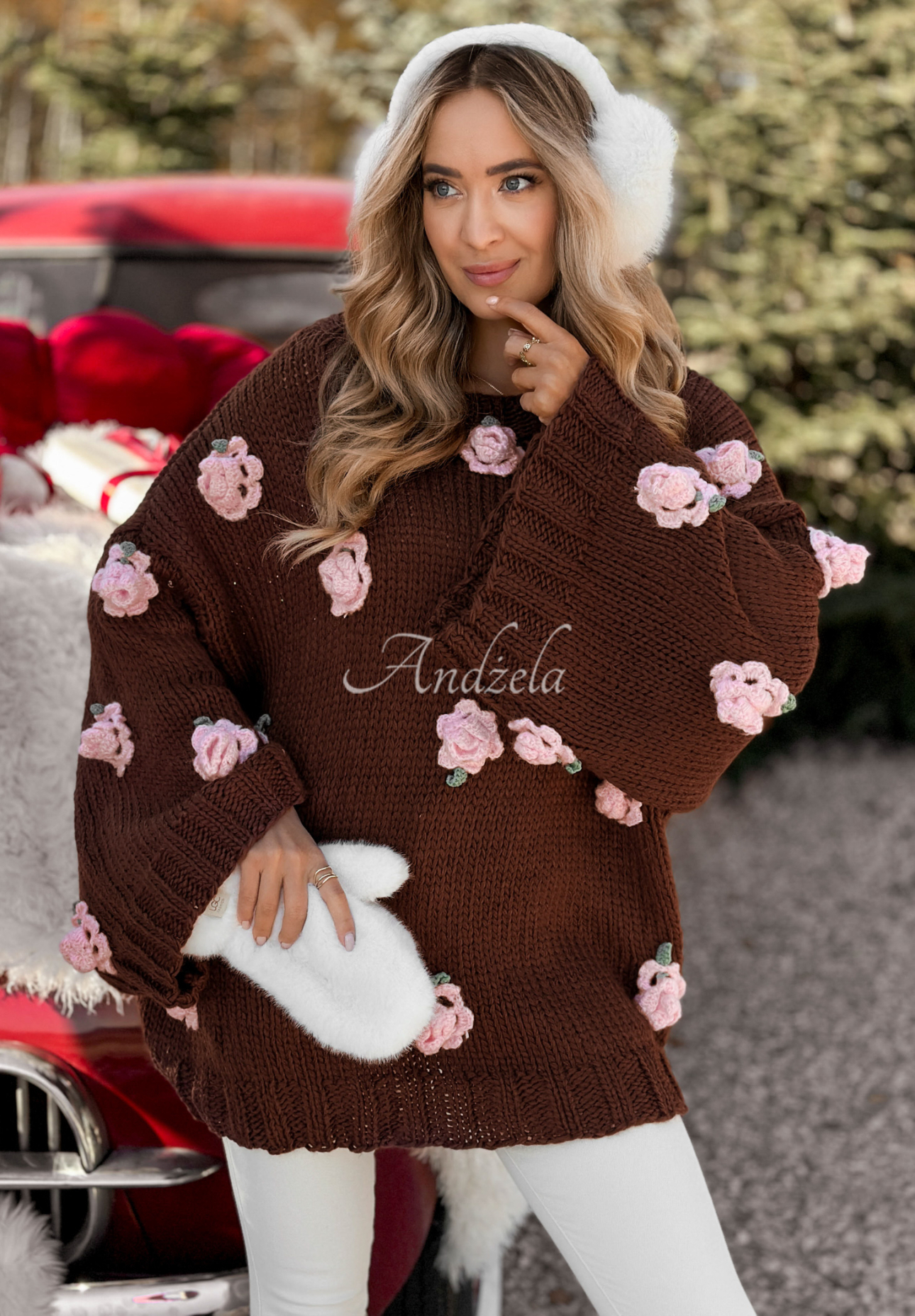 Pullover mit weiten Ärmeln mit Rosenmuster Sweet Little Roses Schokoladenbraun