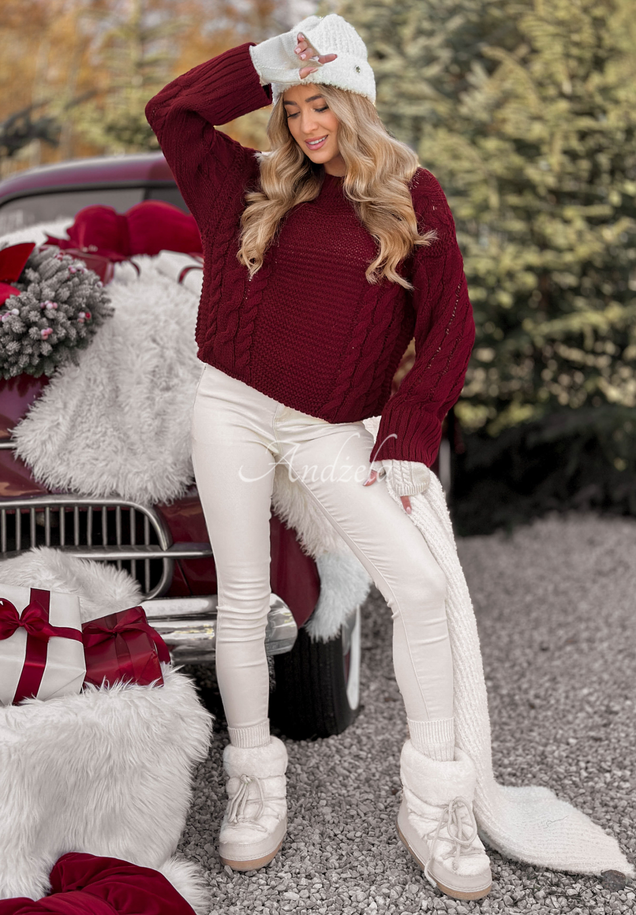 Dekorativ gestrickter Pullover Snuggle Weather Burgunderrot