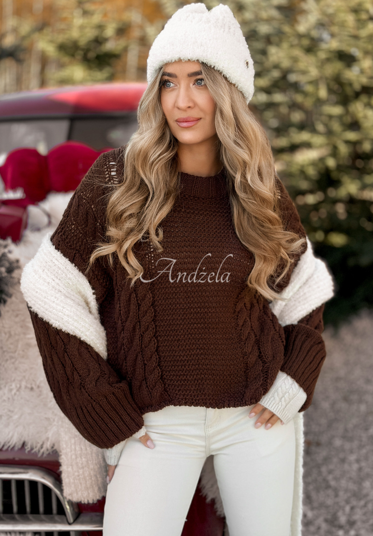 Dekorativ gestrickter Pullover Snuggle Weather Schokoladenbraun