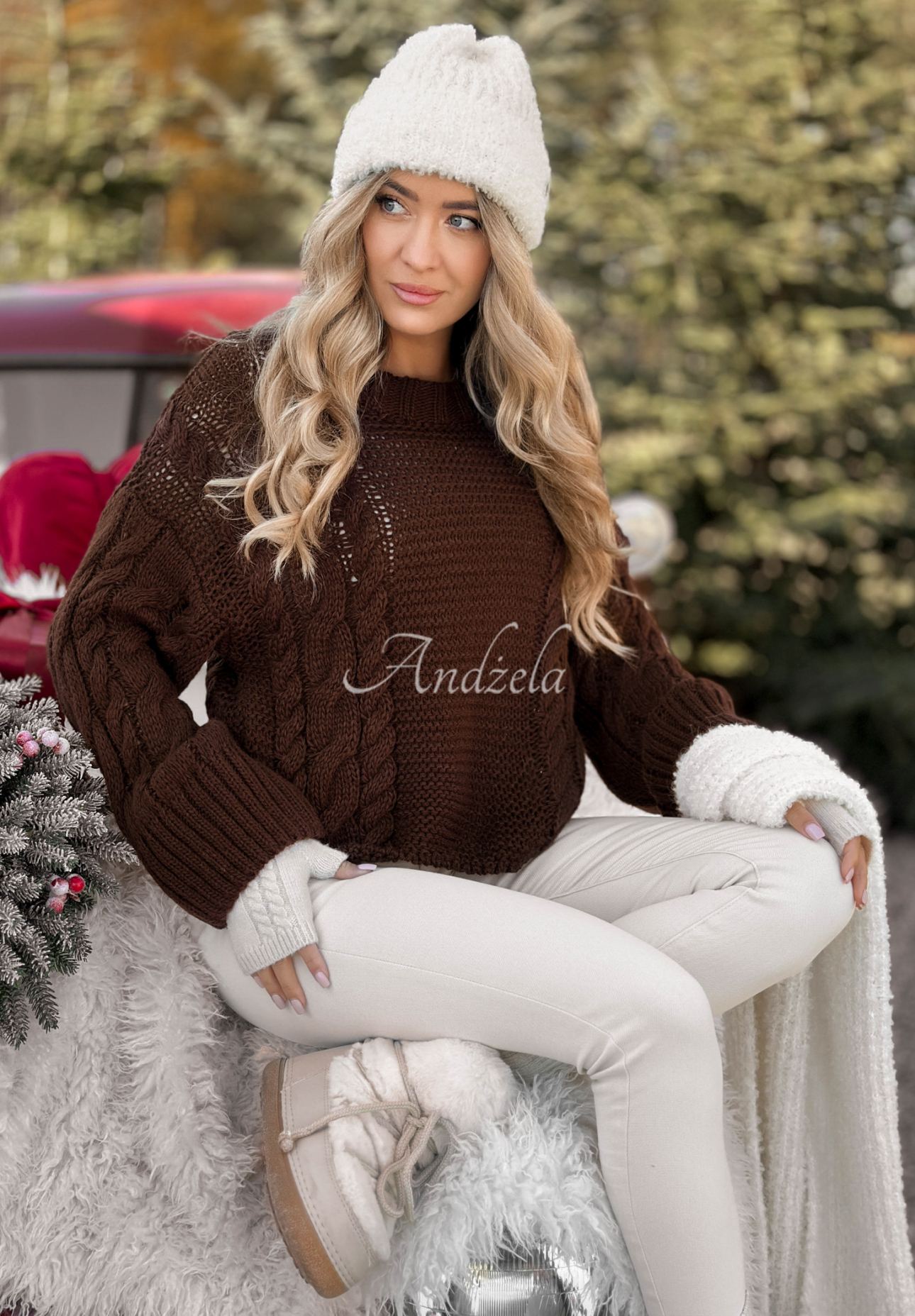 Dekorativ gestrickter Pullover Snuggle Weather Schokoladenbraun