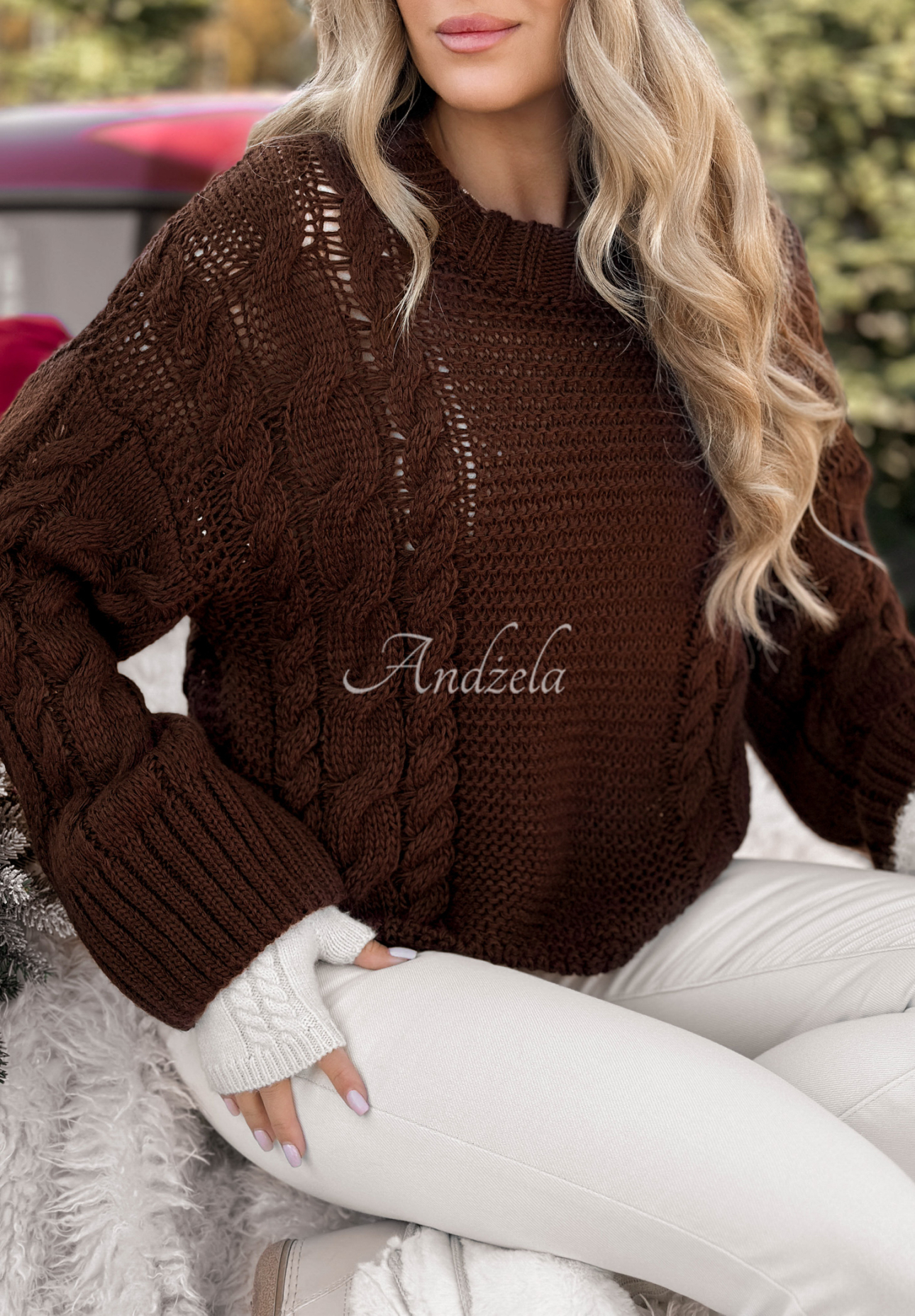 Dekorativ gestrickter Pullover Snuggle Weather Schokoladenbraun