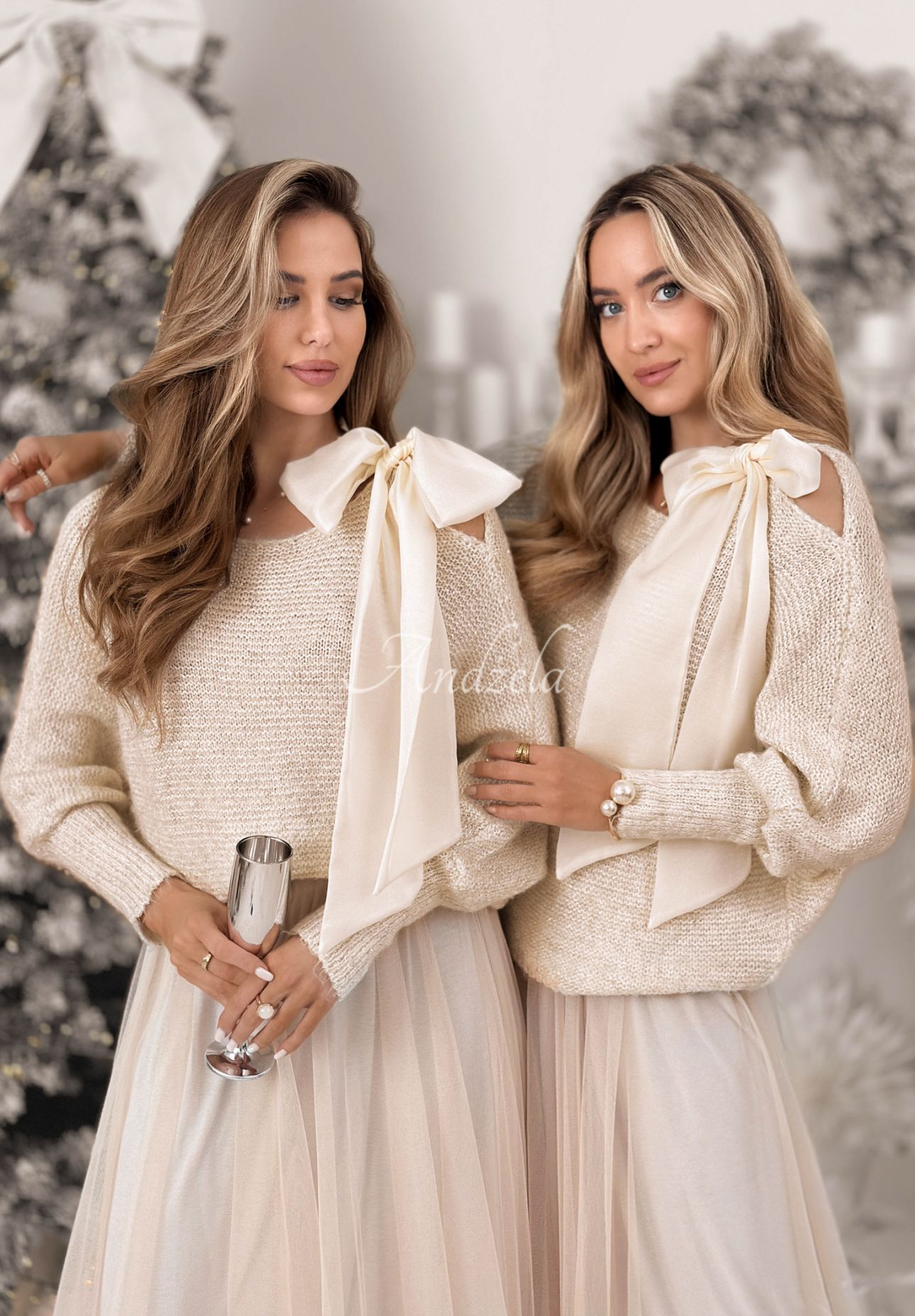 Oversize Pullover mit Pailletten und Schleife Dreams Of Snow Ecru