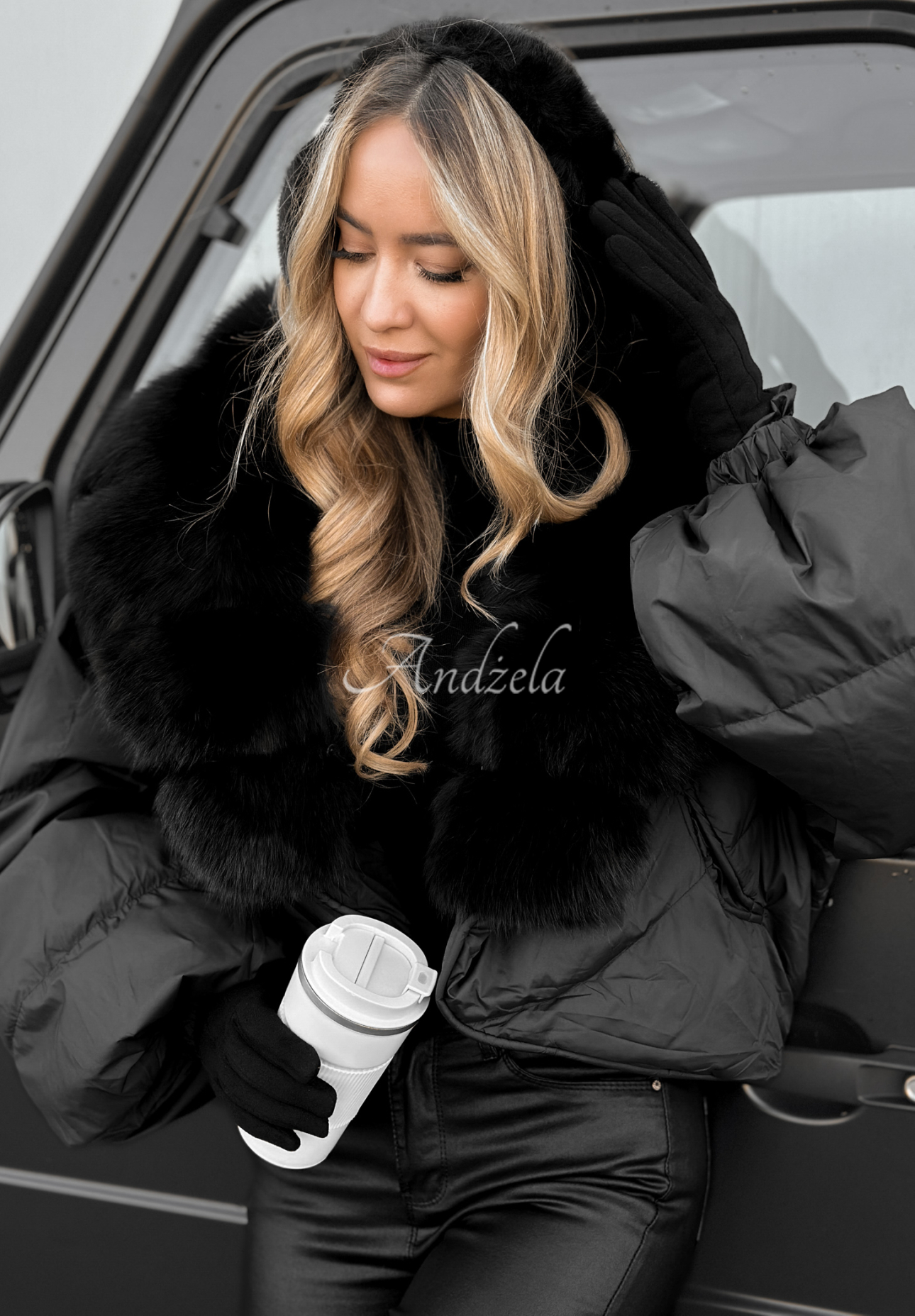 Kurze Daunenjacke mit Fell Snow Thanks schwarz