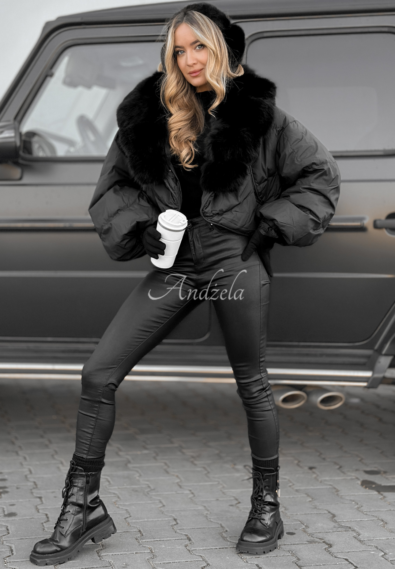 Kurze Daunenjacke mit Fell Snow Thanks schwarz